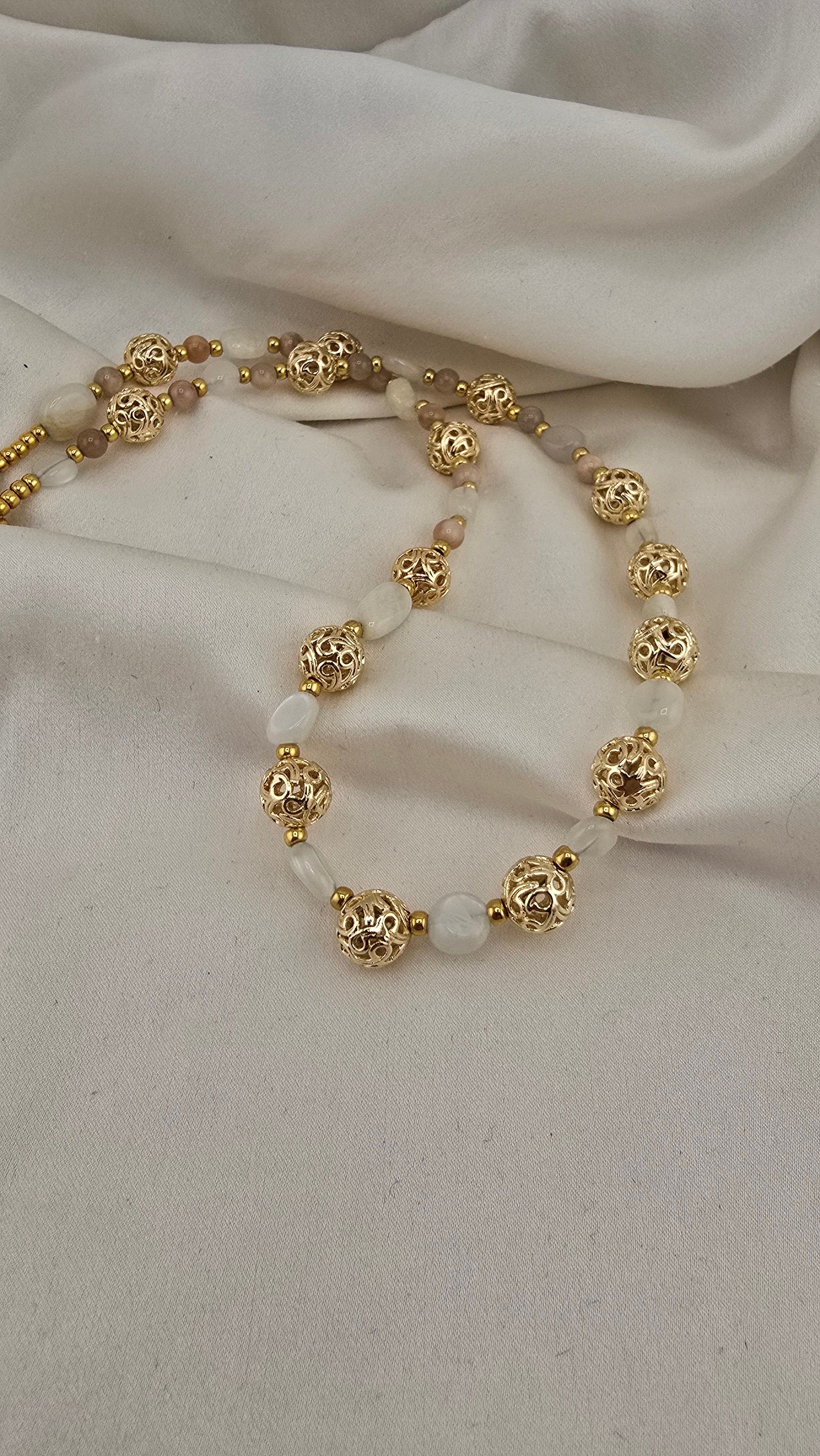 Collier en pierre de lune et plaqué or