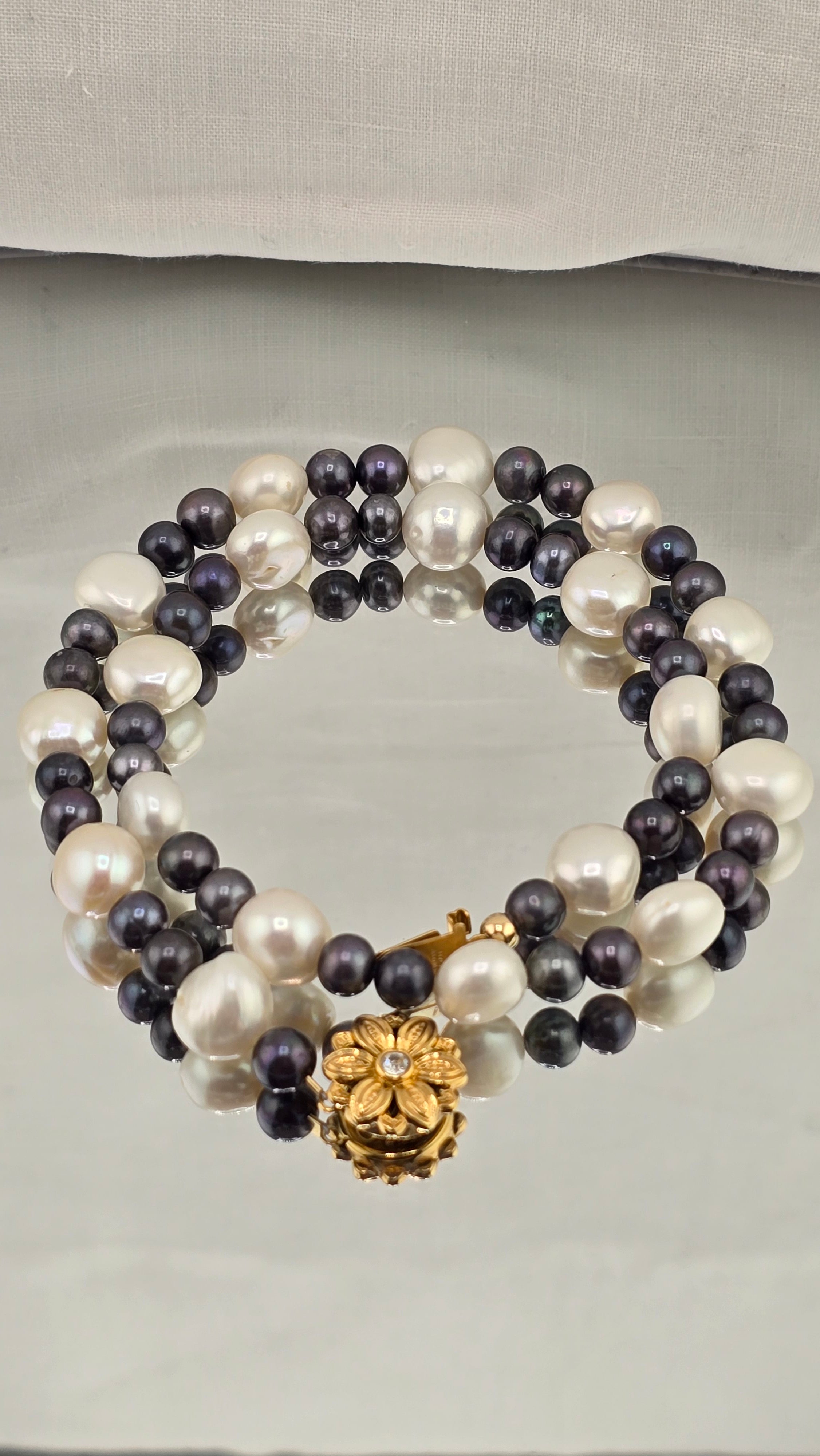 Collier en perles de culture baroque et perles de culture noires