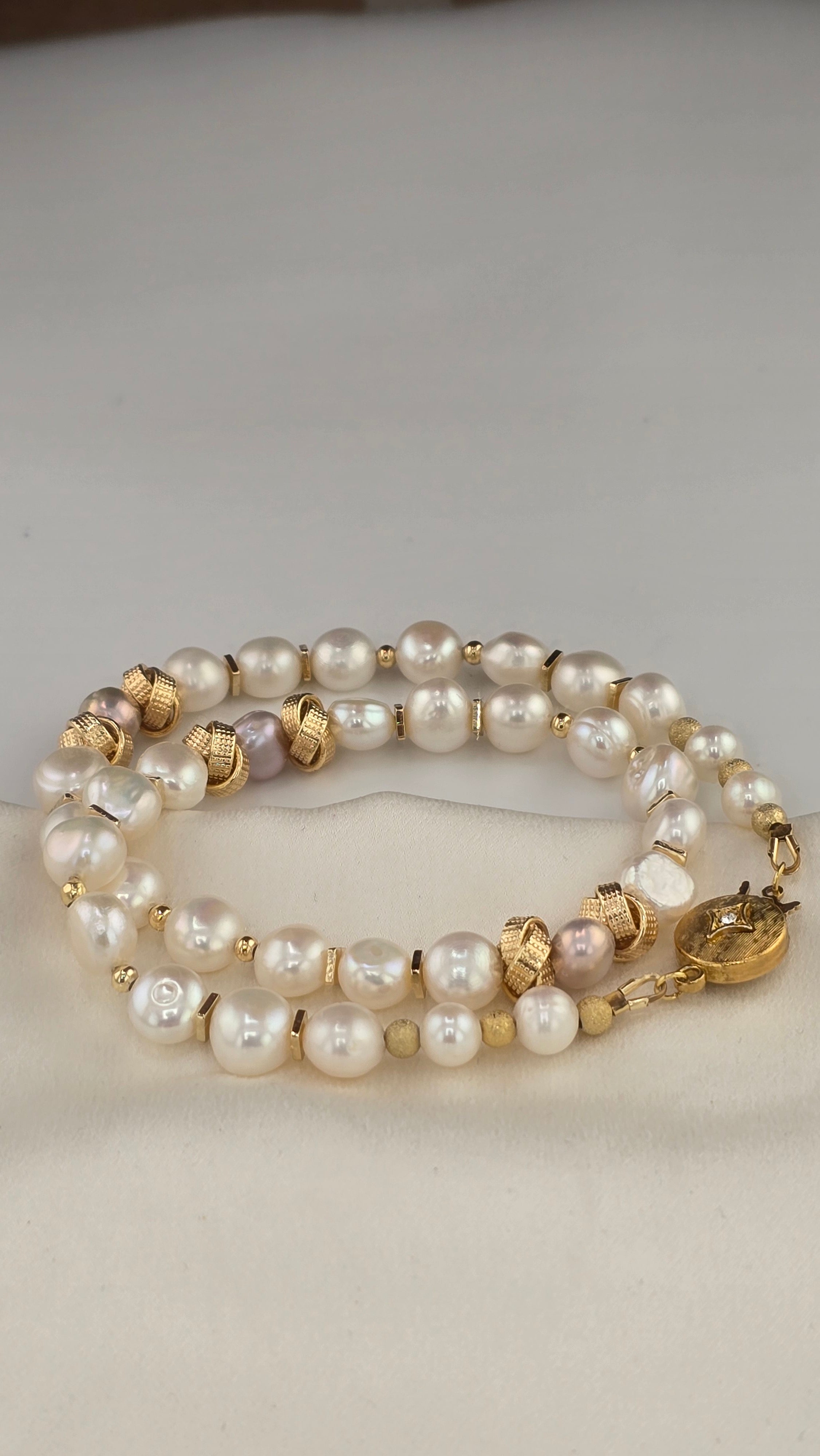 Collier perles de culture baroque et touches rosées