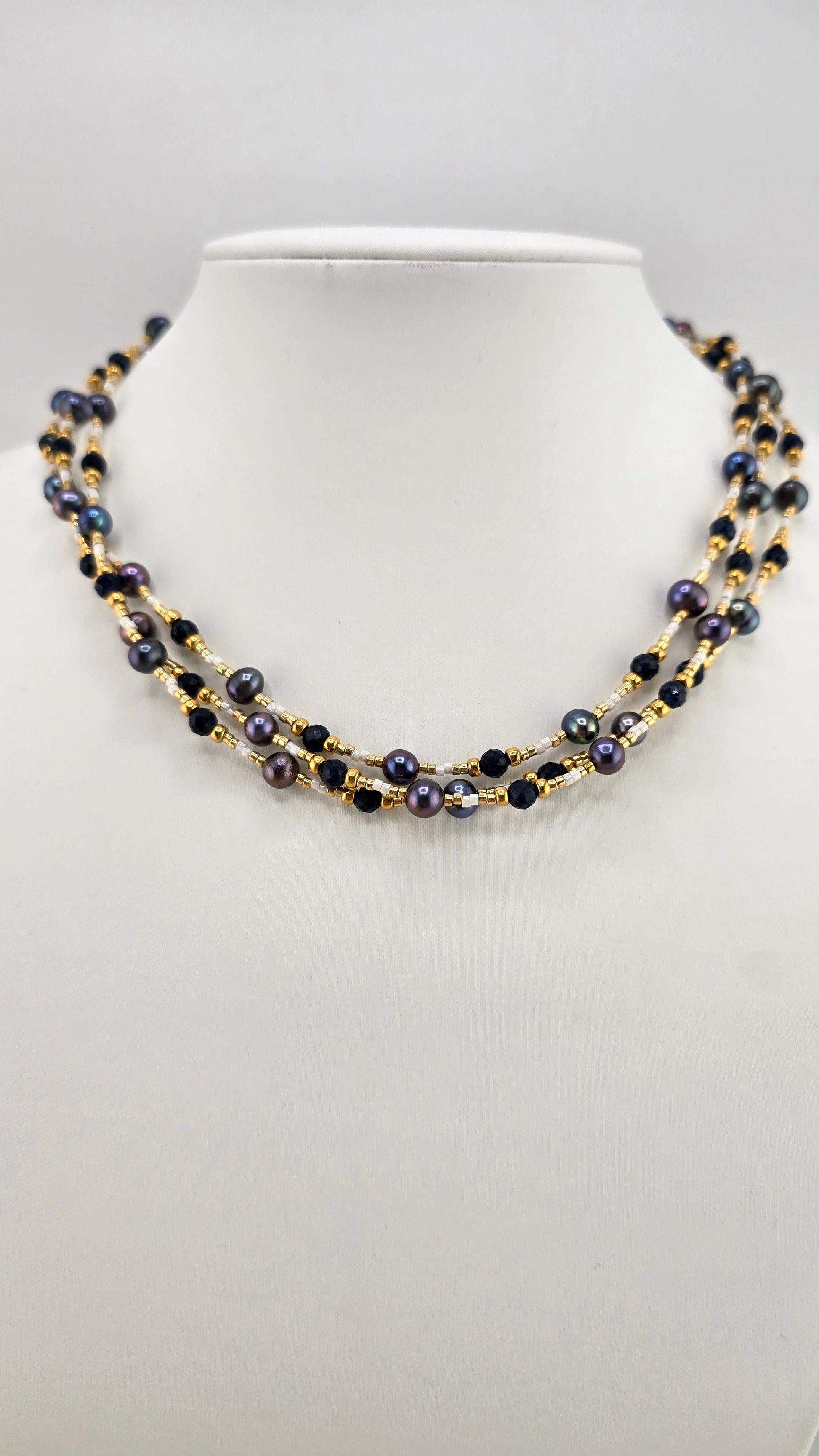 Collier de 3 rangs de perles de culture bleu marine