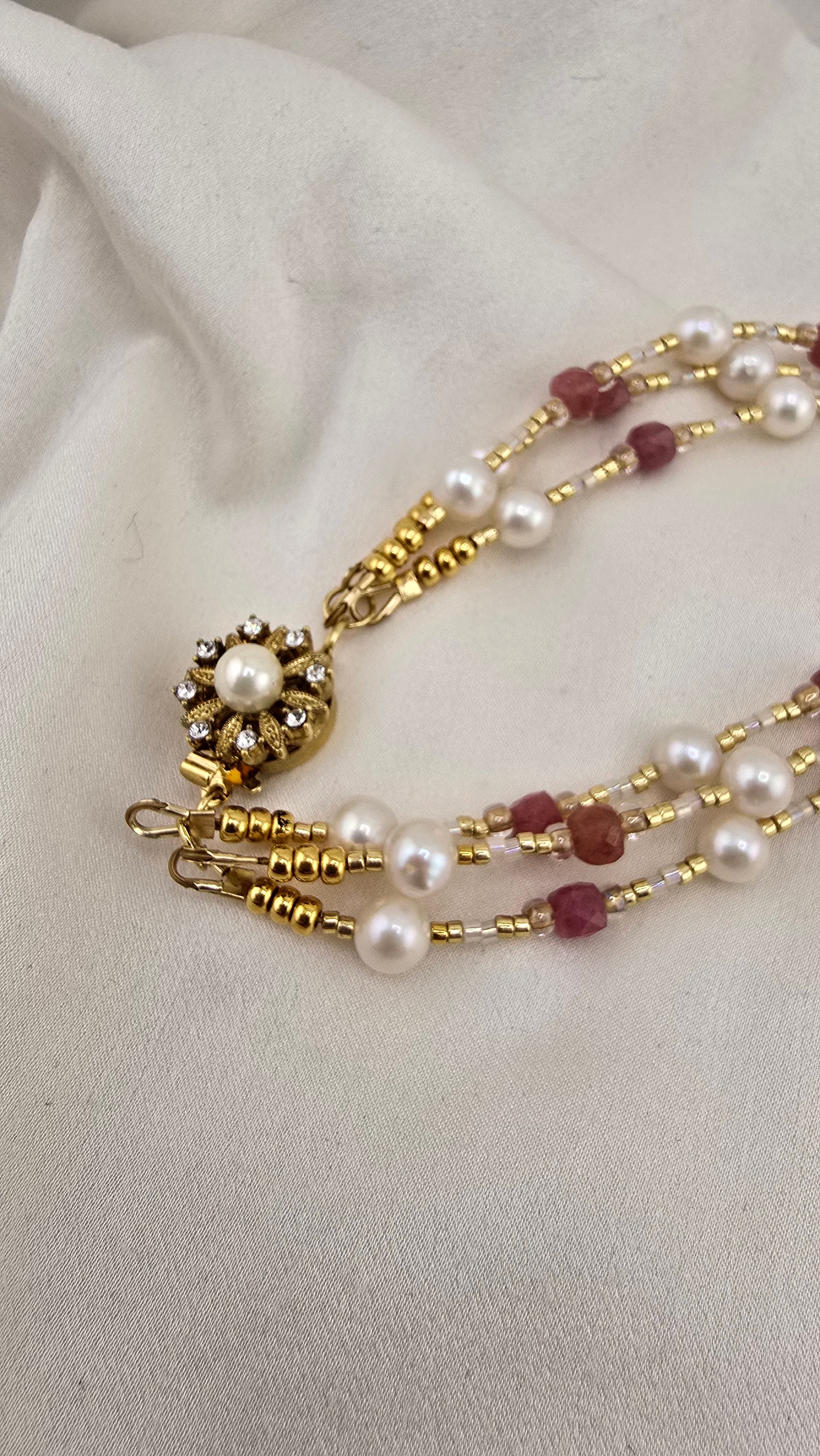 Cultured pearl and Rhodonite necklace in its case