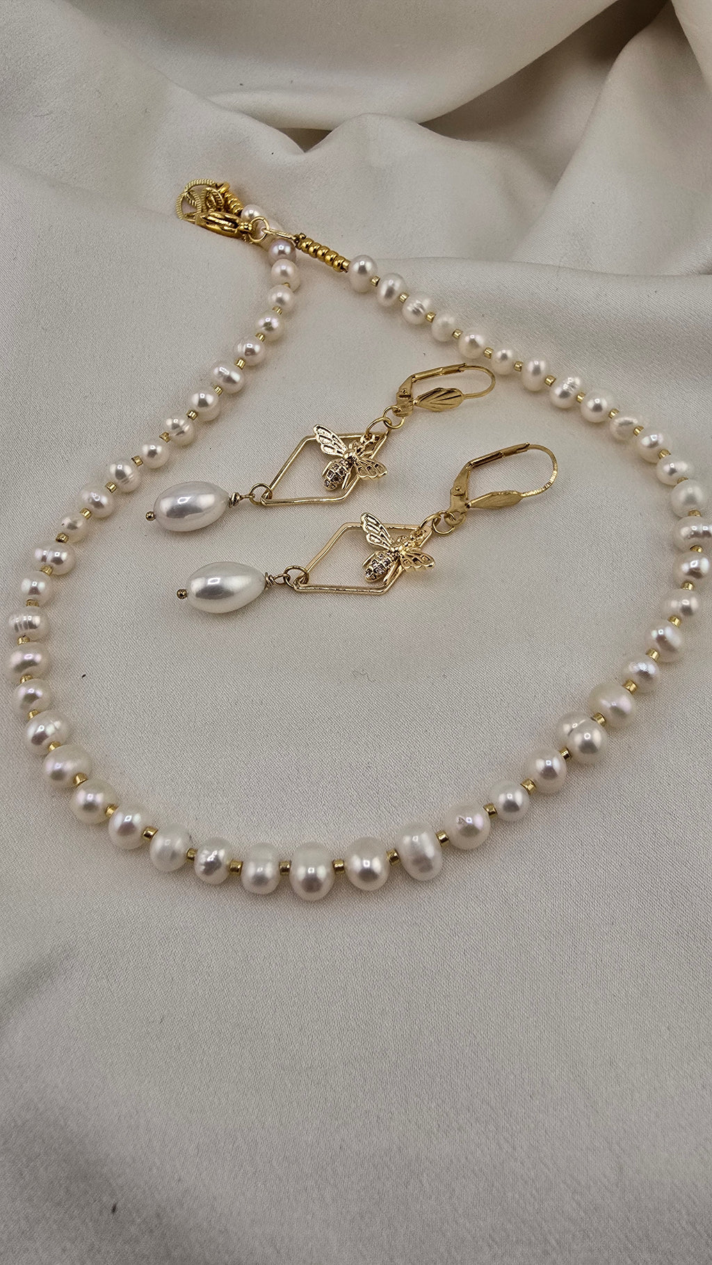 collier de perles de culture dans son écrin