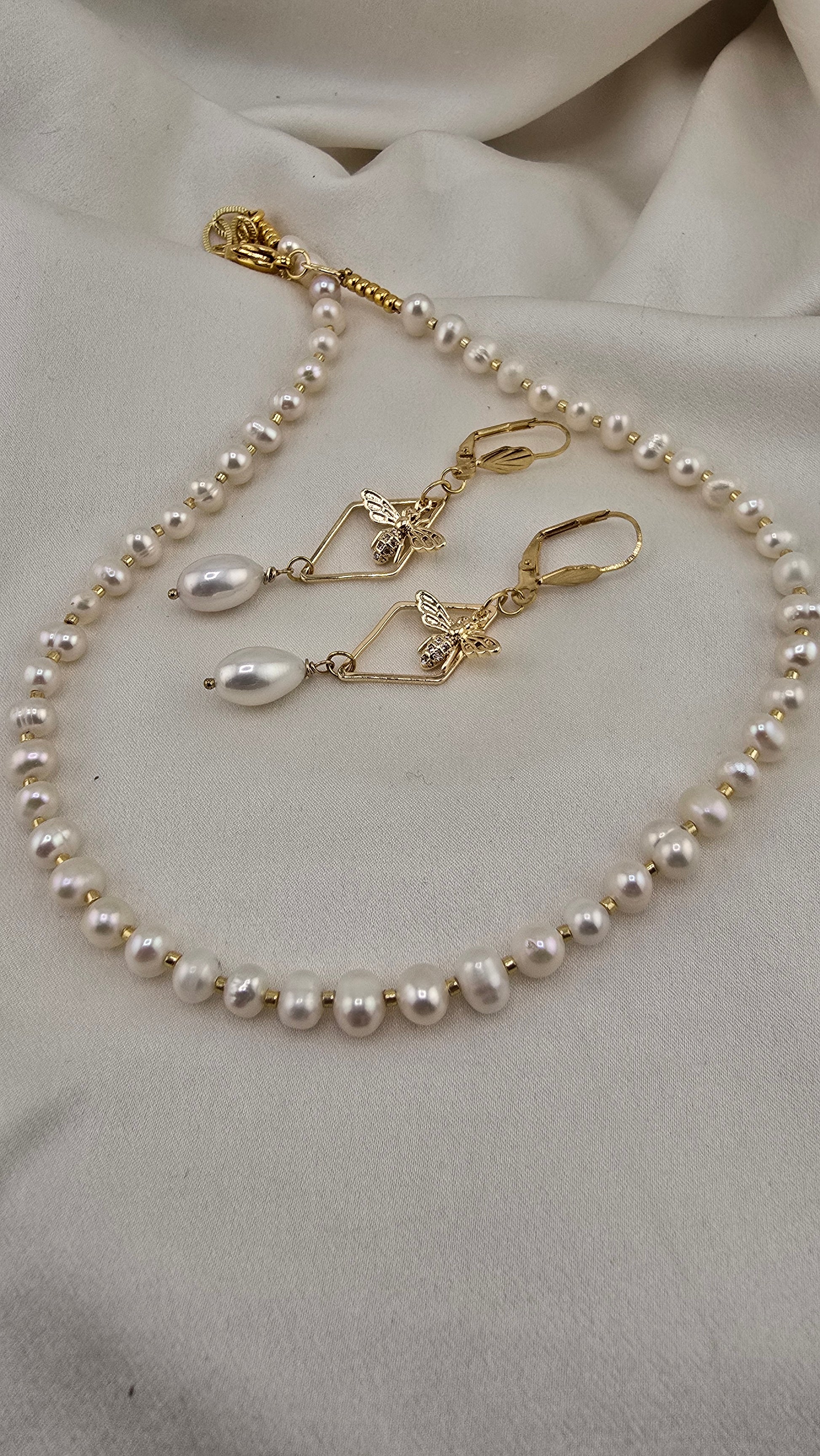 collier de perles de culture dans son écrin