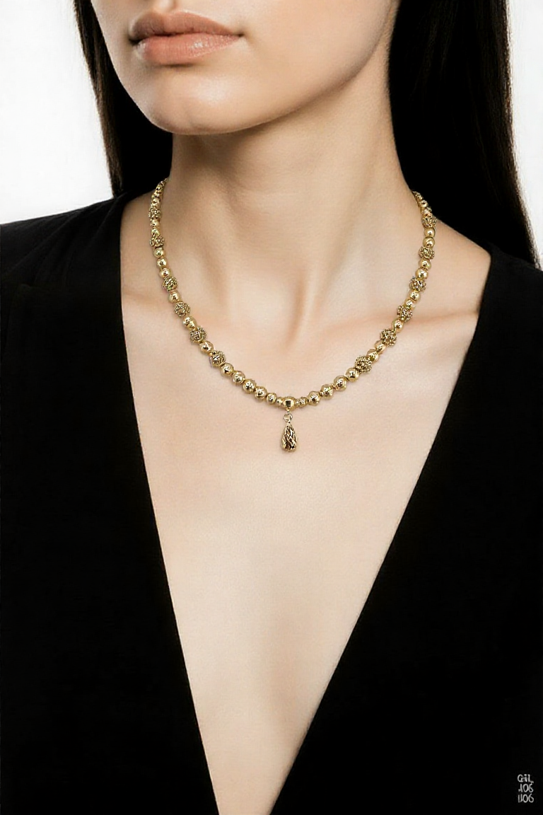 Collier en plaqué or et son pendentif