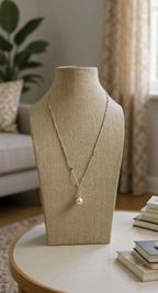 Perle de culture blanche et oiseau en nacre