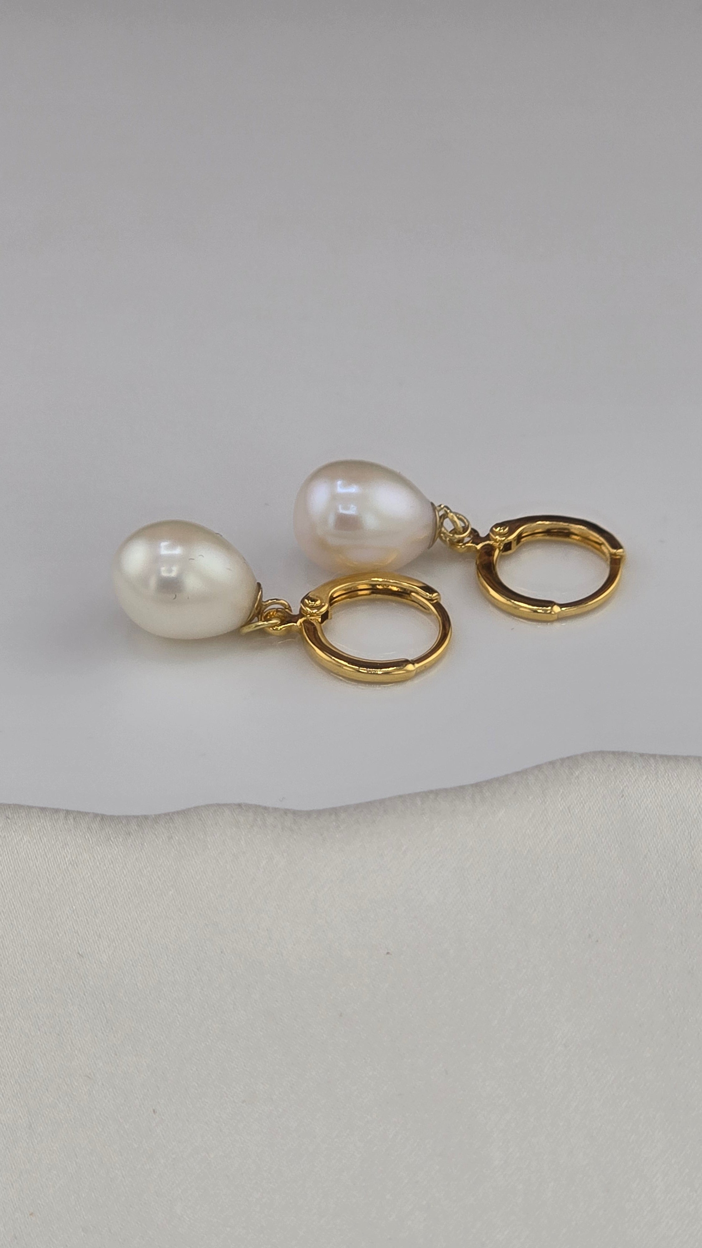 Boucles d oreilles en perles de culture olive et Vermeil (argent recouvert d'or 24k)