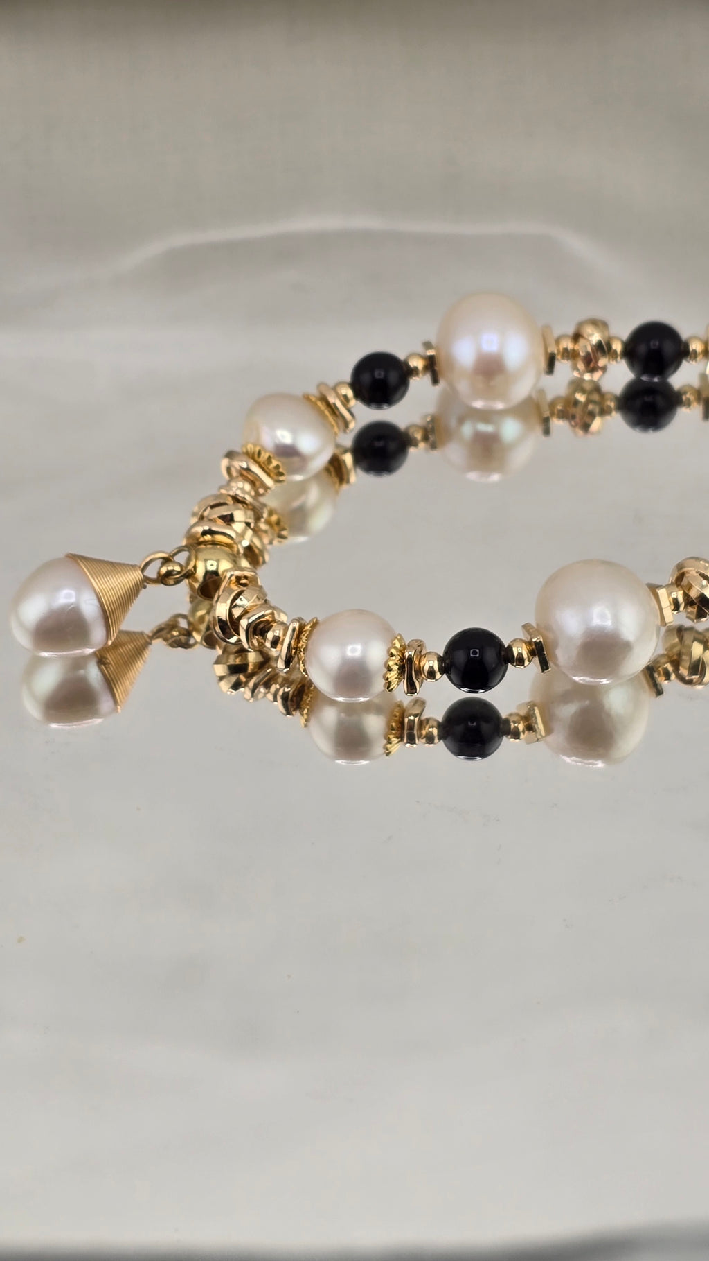 Collier en perles de culture baroque et onyx