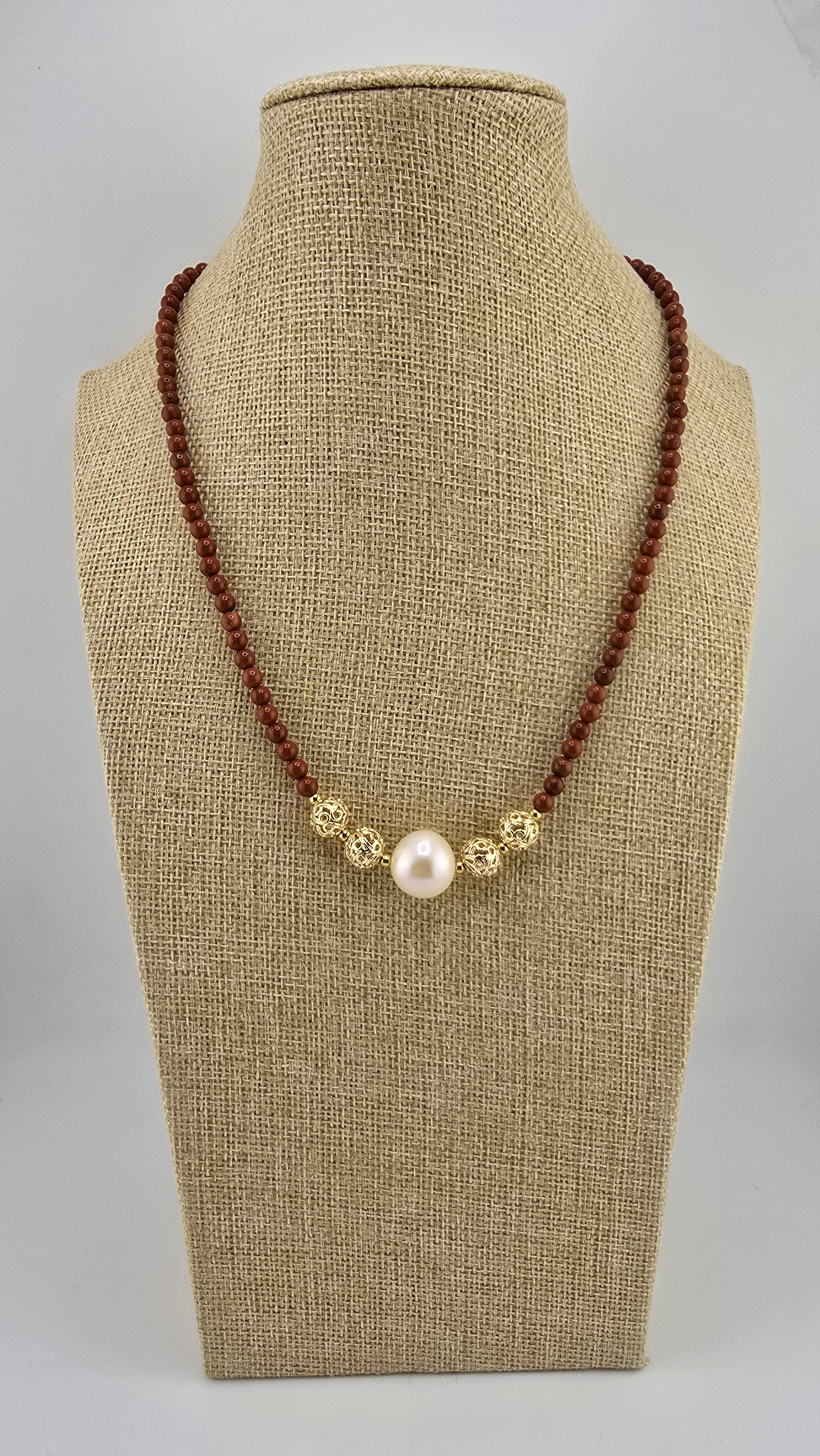 Collier en Jaspe rouge et pendentif perle de culture baroque