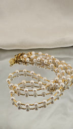 Collier avec deux rangs de perles de culture blanches dans son écrin