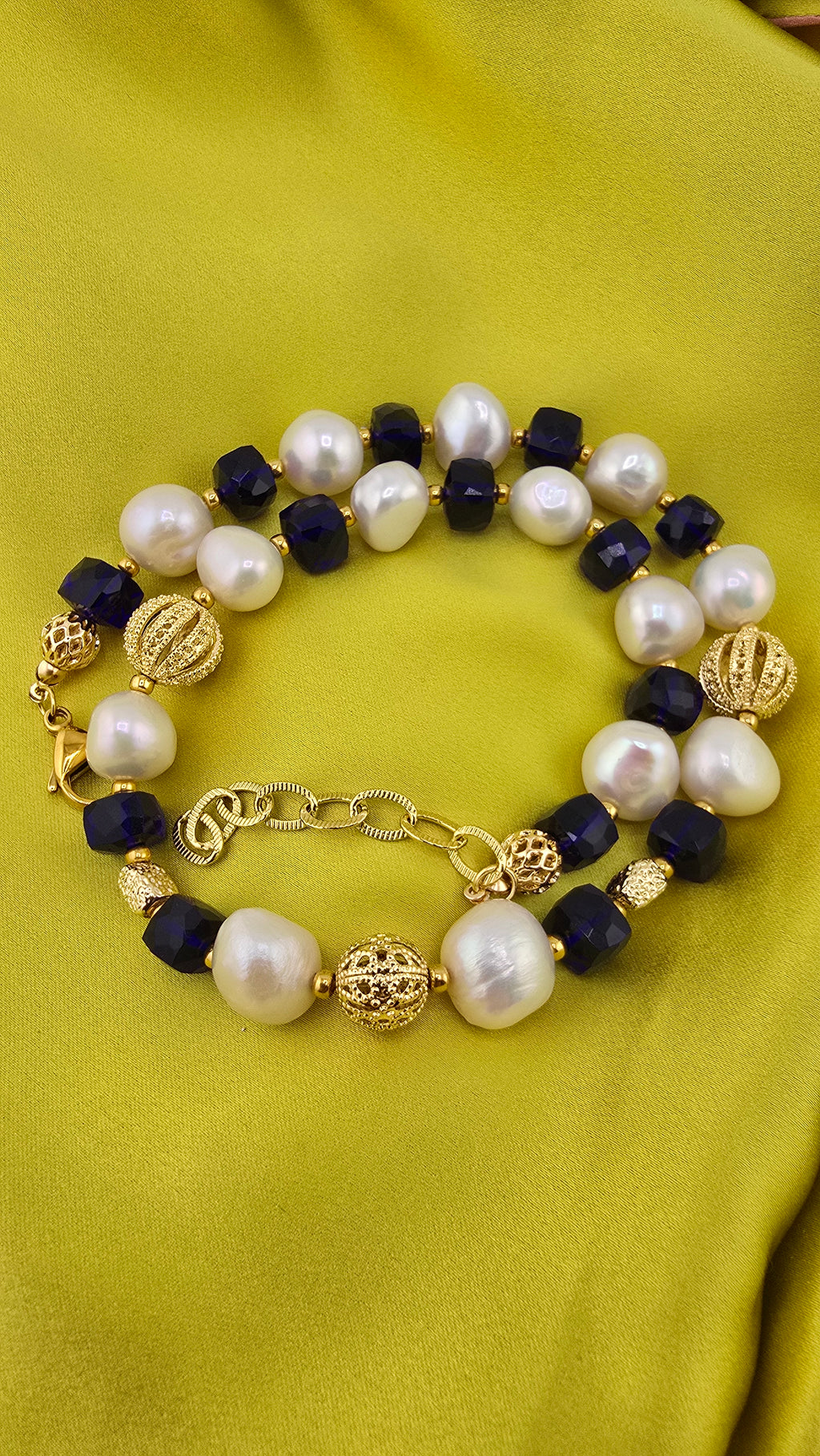 Baroque cultured pearl necklace, blue quartz in its case