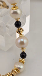 Collier en perles de culture baroque et onyx