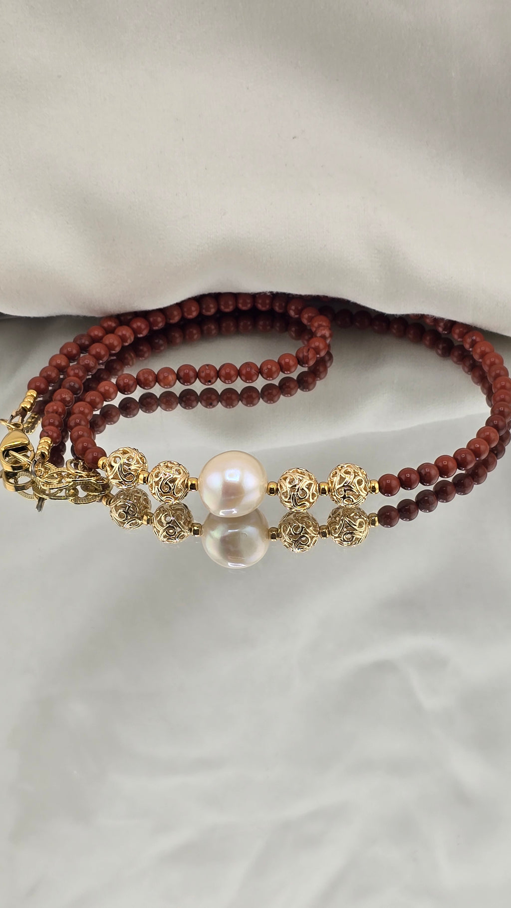 Collier en Jaspe rouge et pendentif perle de culture baroque