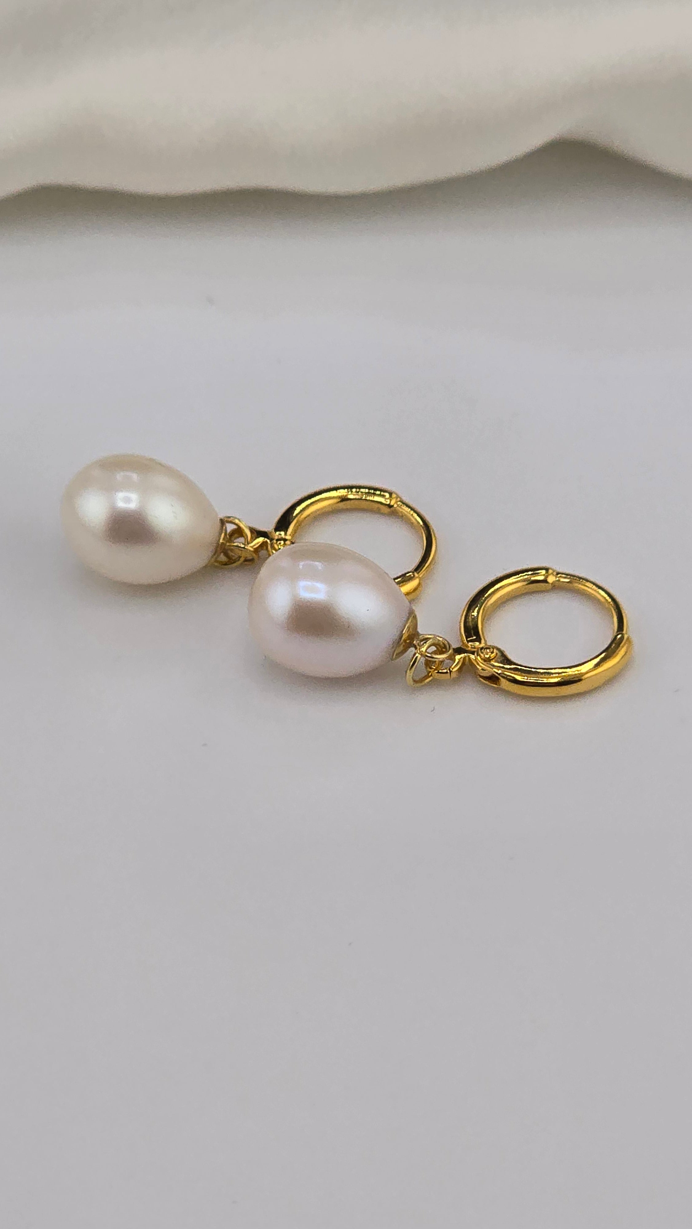 Boucles d oreilles en perles de culture olive et Vermeil (argent recouvert d'or 24k)