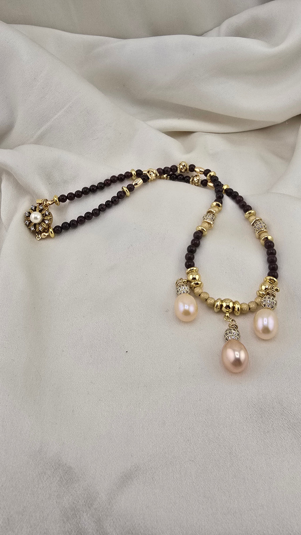 Collier en perles de grenat et perles de culture