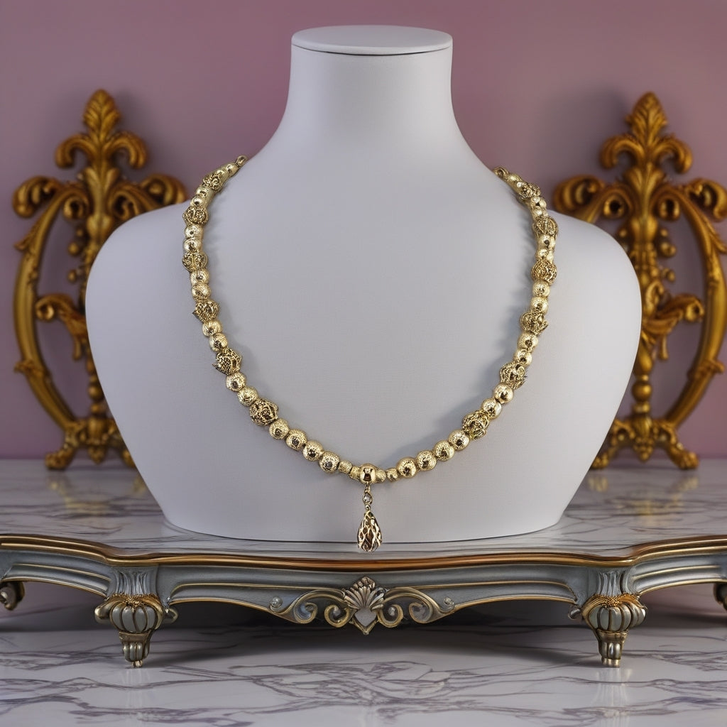 Collier en plaqué or et son pendentif