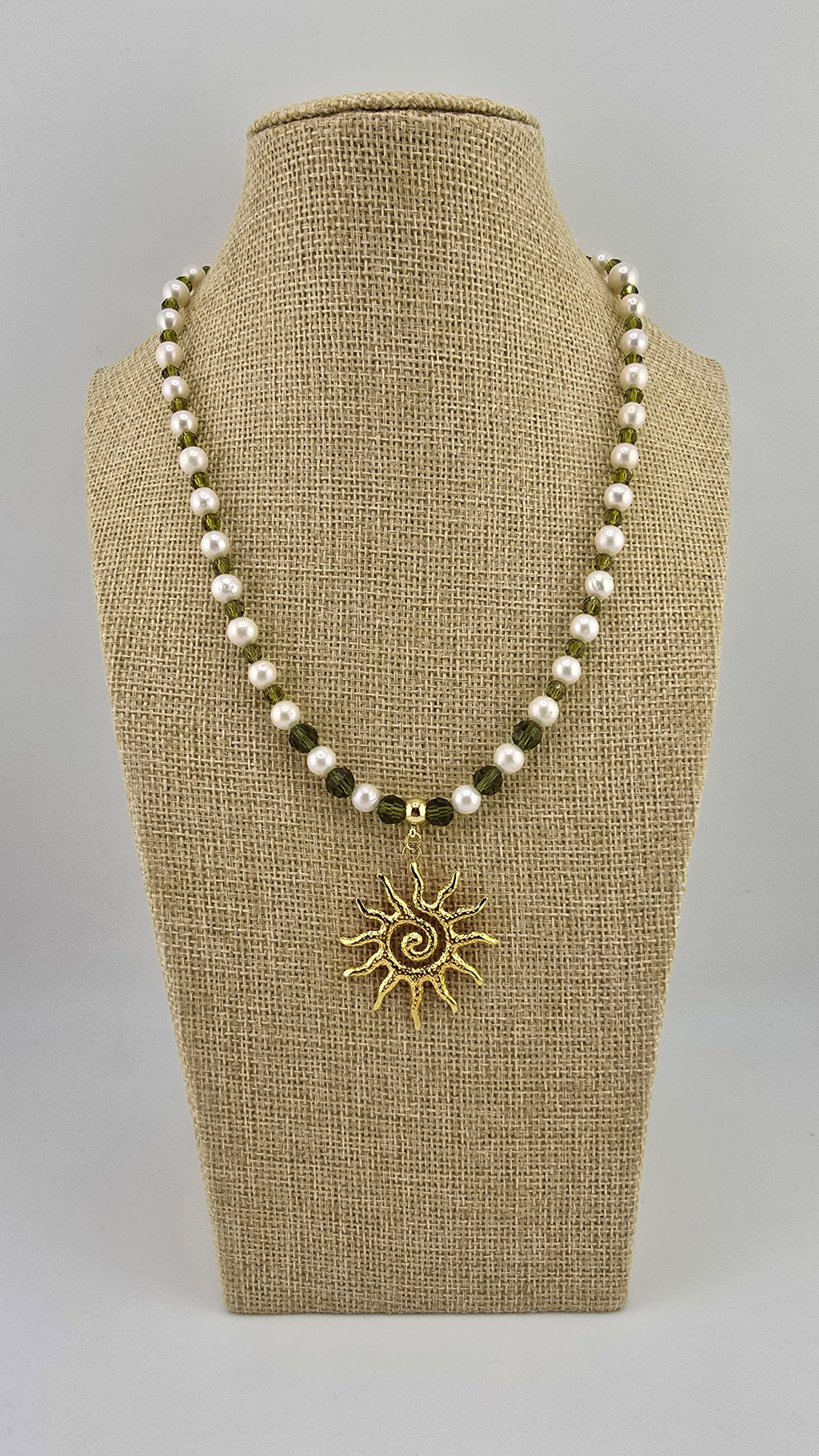 Collier de lumière et perles de culture