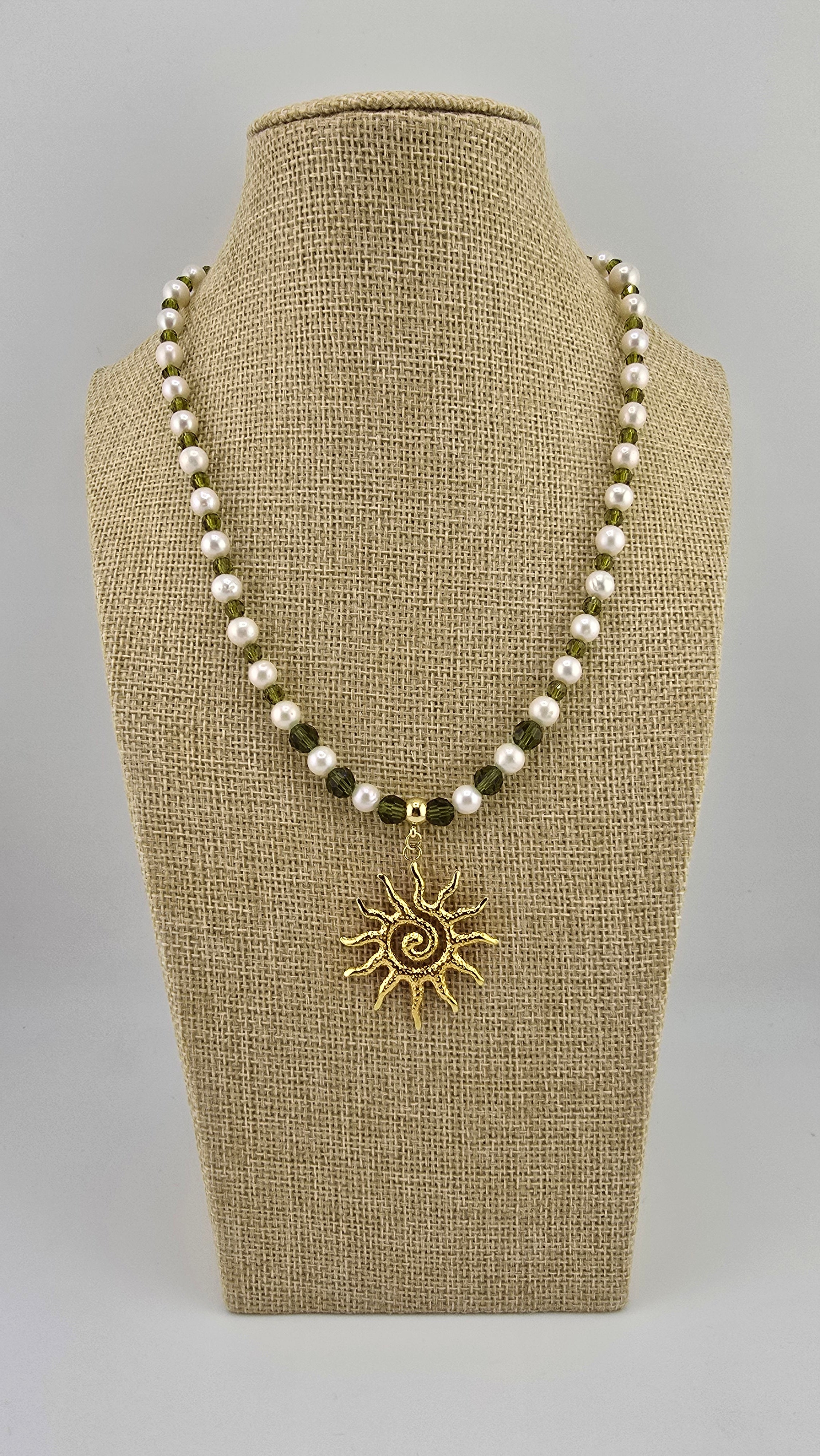 Collier de lumière et perles de culture