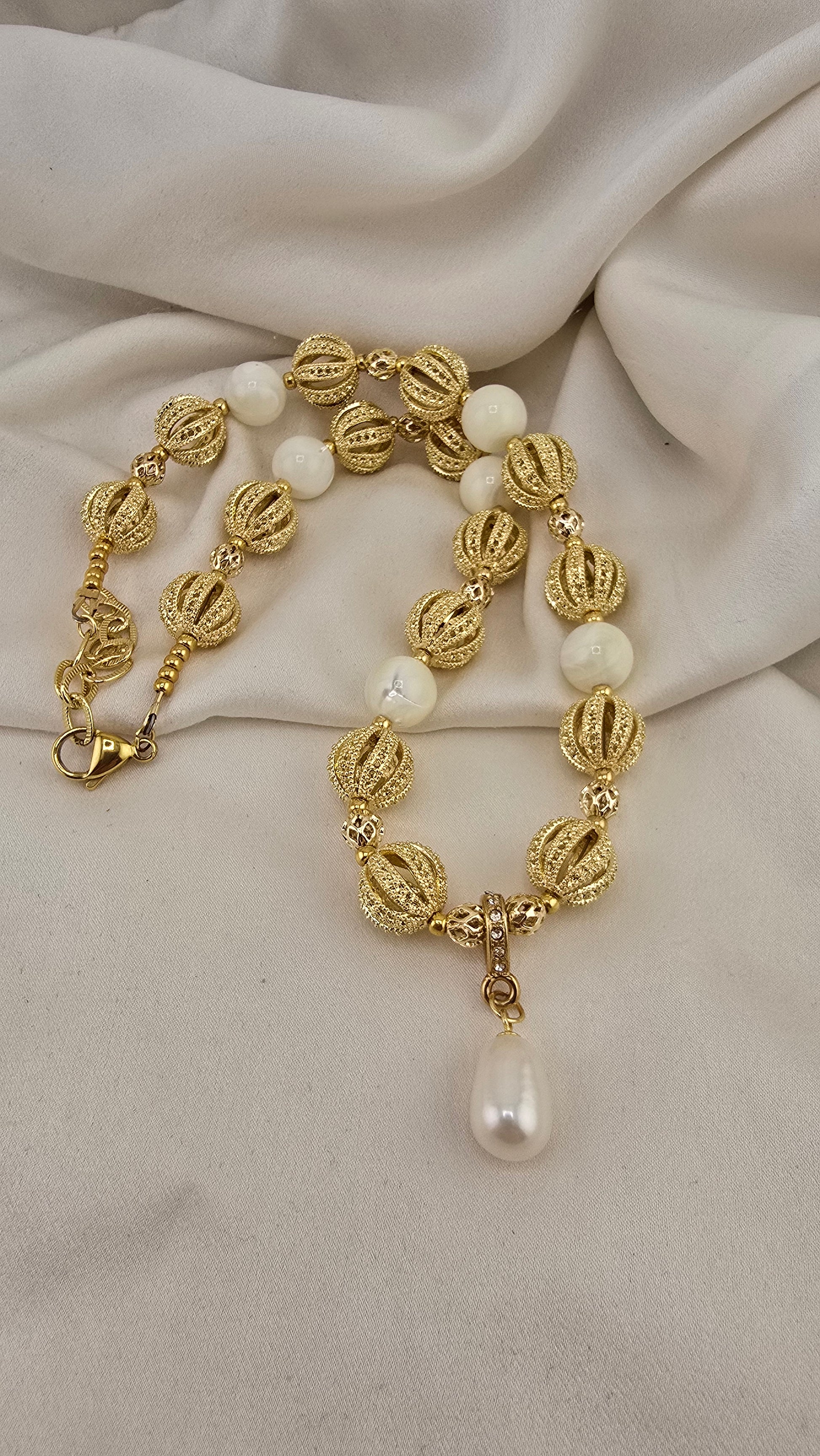 Collier en Nacre et pendentif en perle de culture