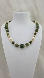 Collier en Perles de culture et Jade.