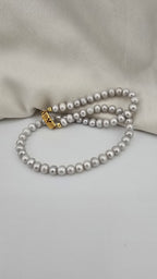 Collier ras du cou en perles de culture grises