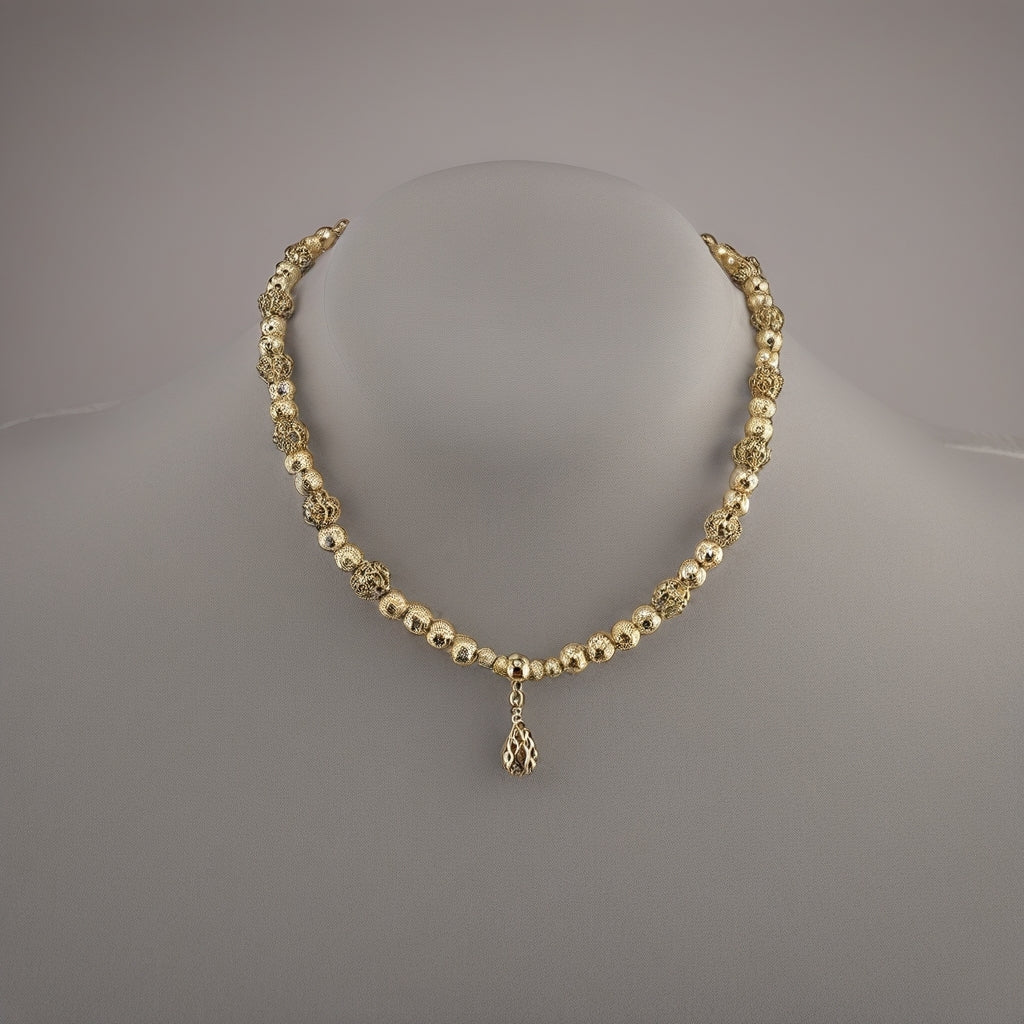 Collier en plaqué or et son pendentif