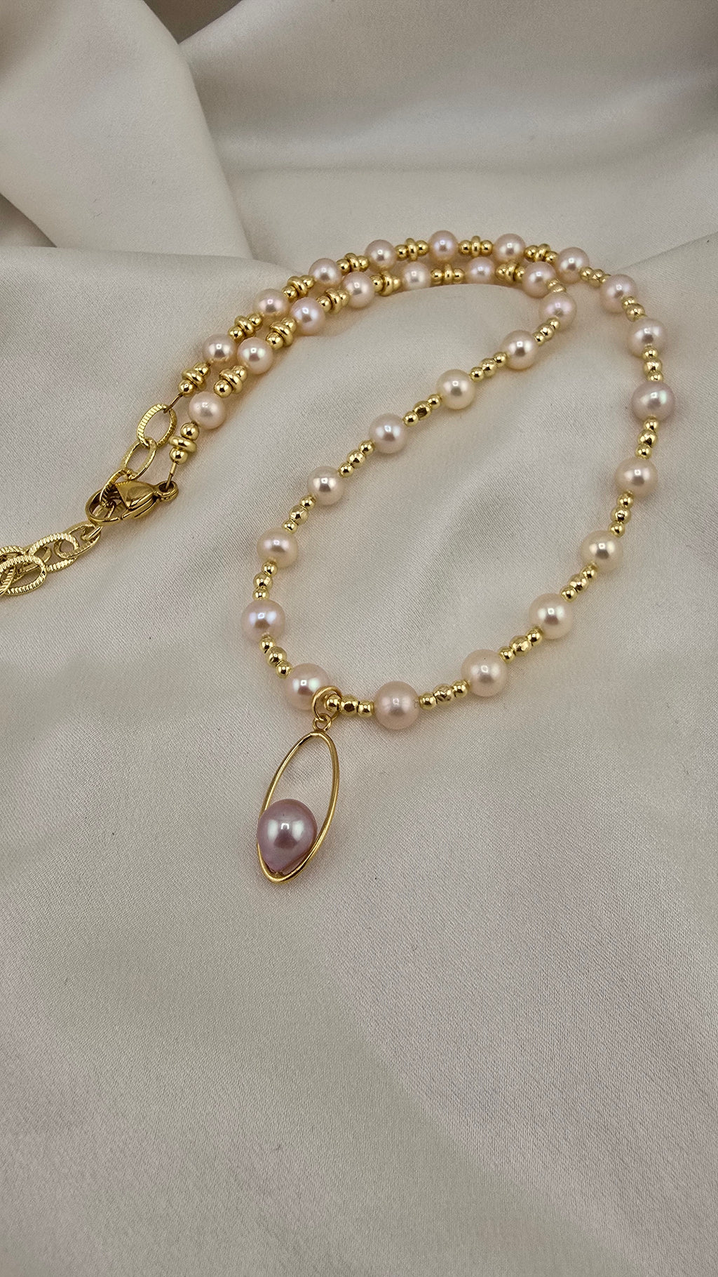 Collier en perles de culture poudrée