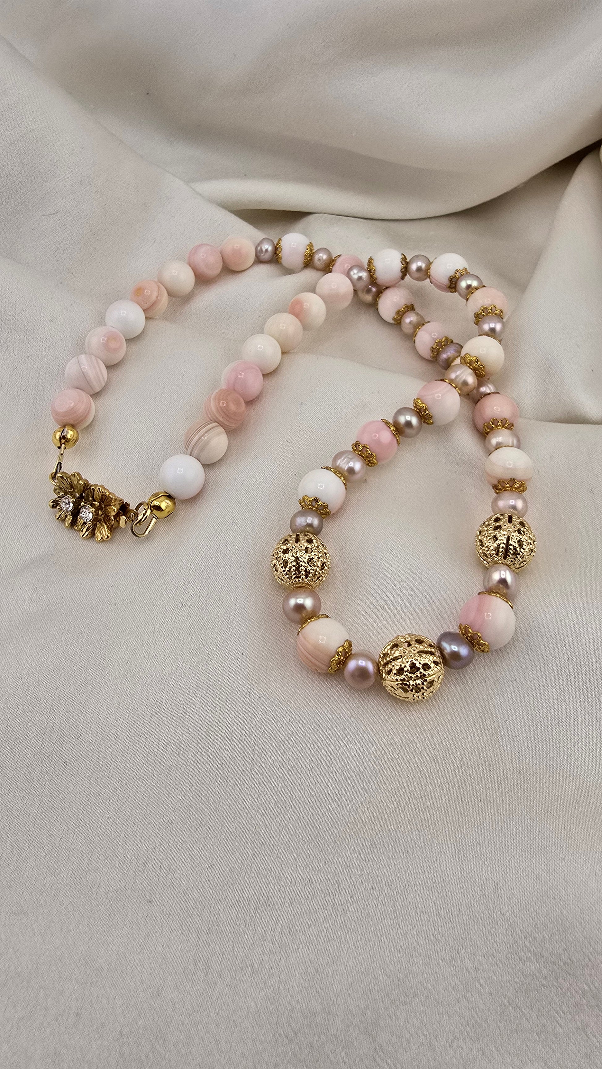 Collier en perles de culture et perles de Lambi