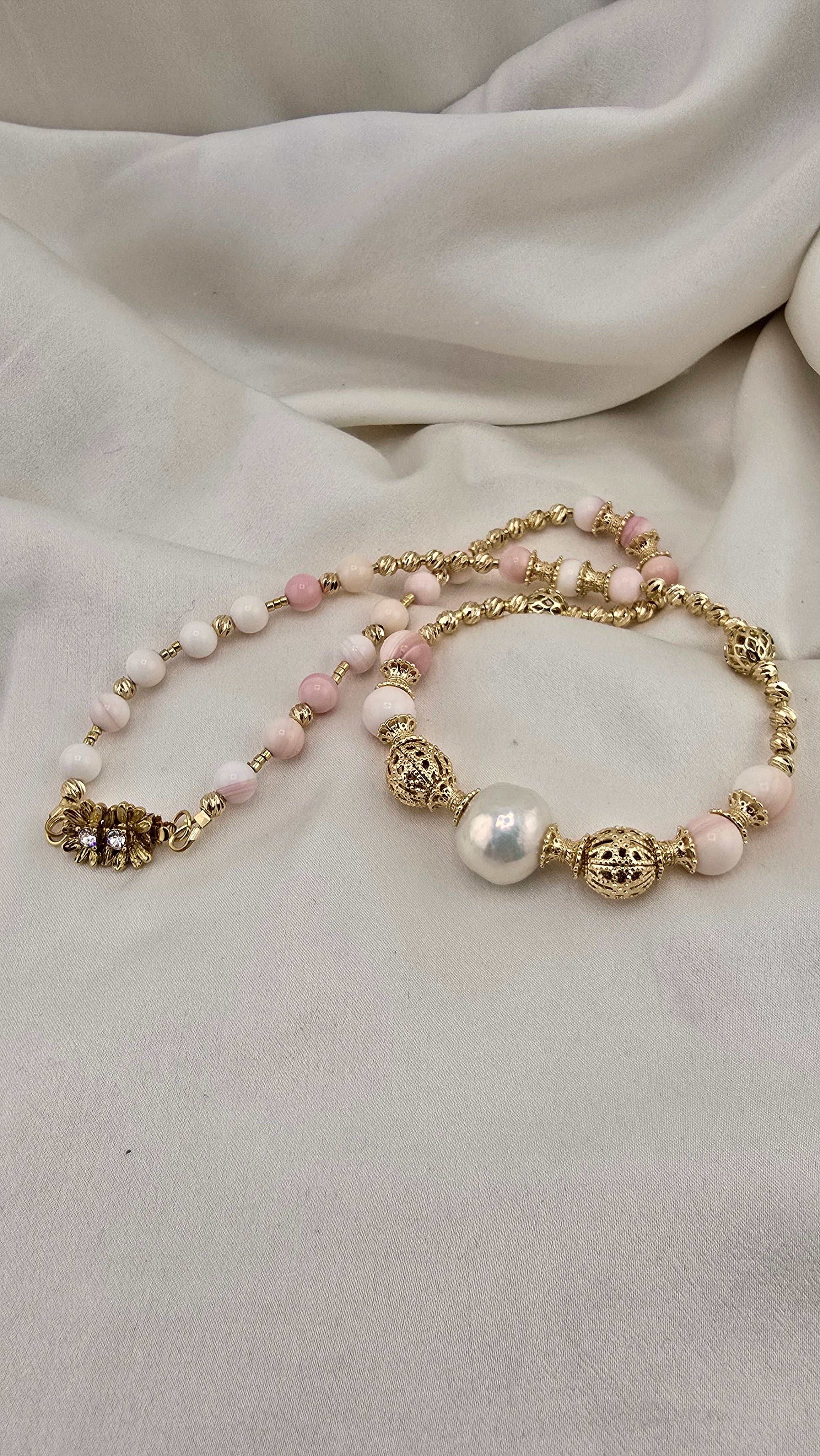 Collier en perles de culture et perles de Lambi