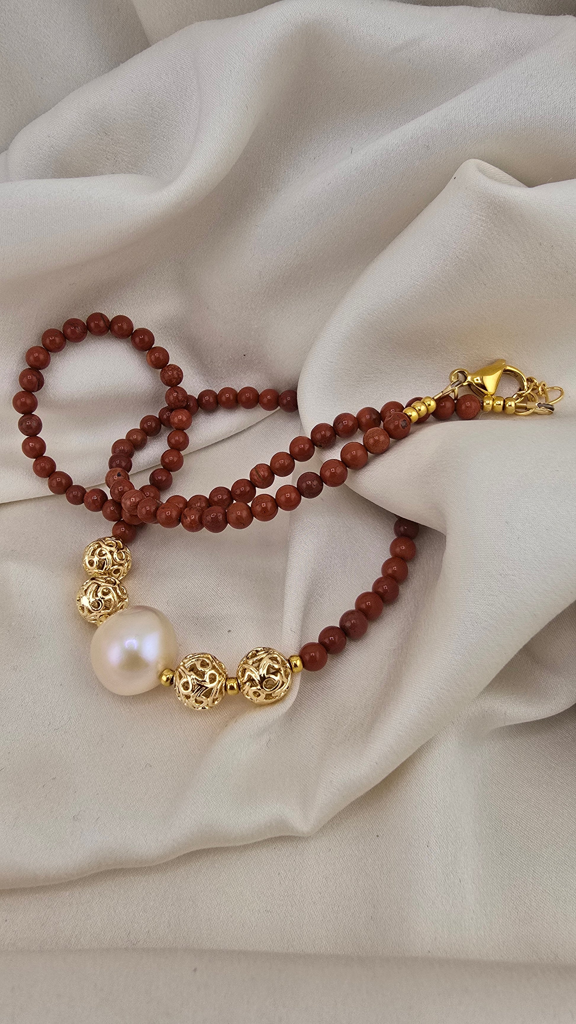 Collier en Jaspe rouge et pendentif perle de culture baroque