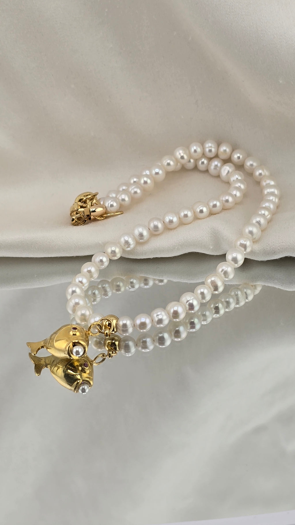 Collier en perles de culture et pendentif poisson