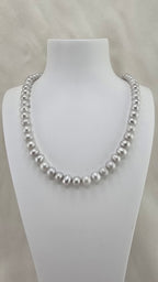 Collier ras du cou en perles de culture grises