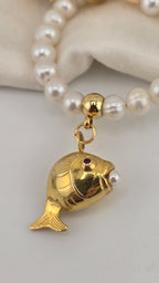 Collier en perles de culture et pendentif poisson