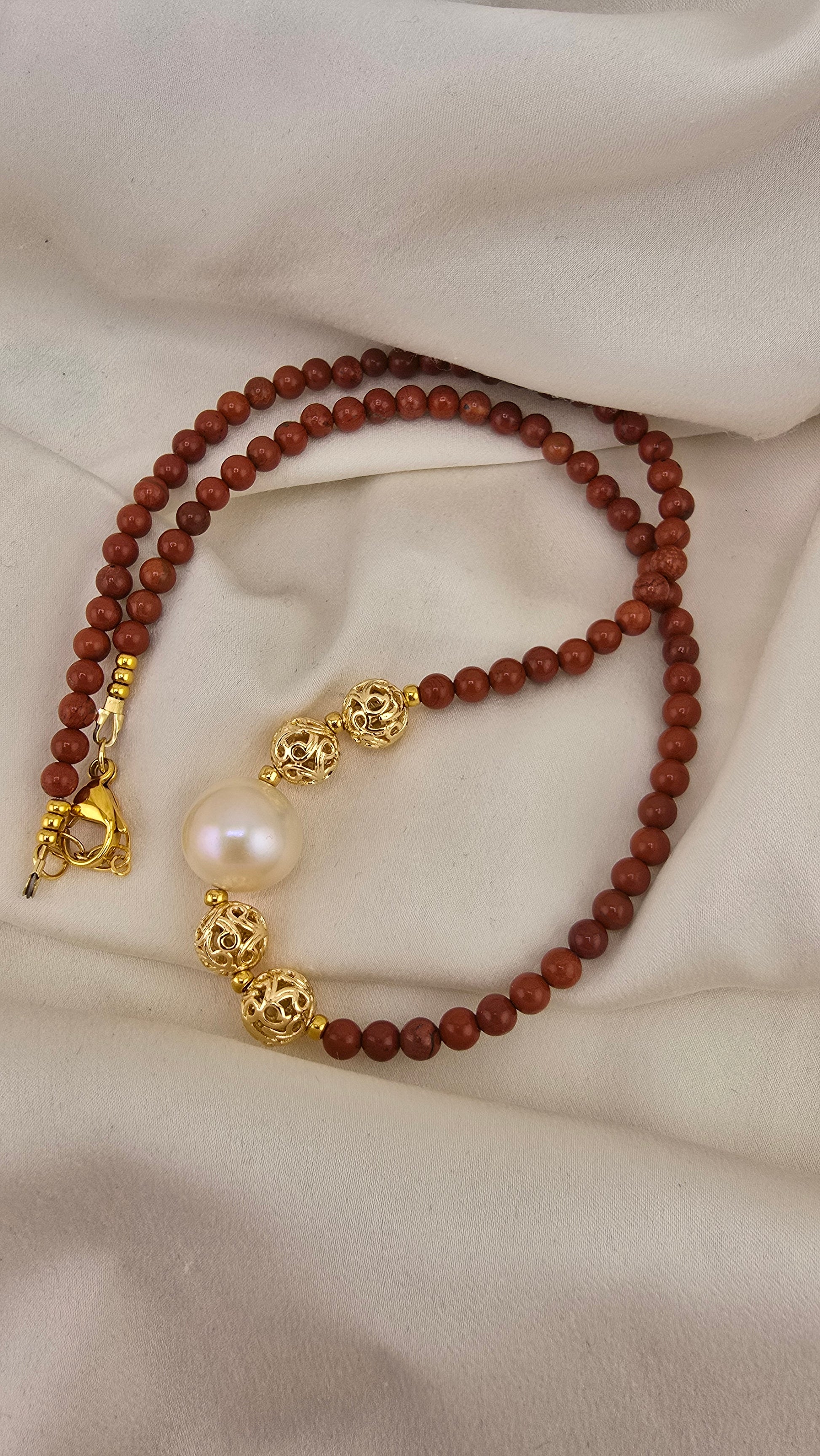 Collier en Jaspe rouge et pendentif perle de culture baroque