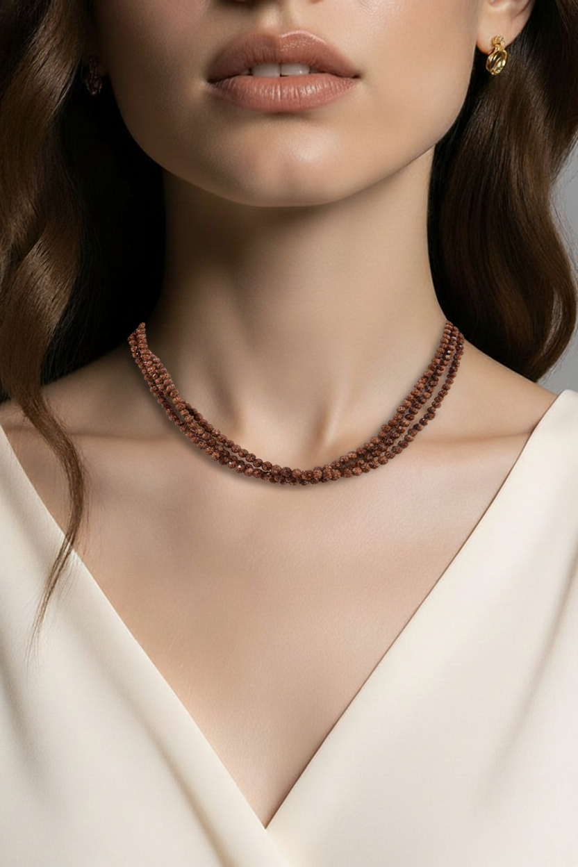 Collier en grès rouge scintillant