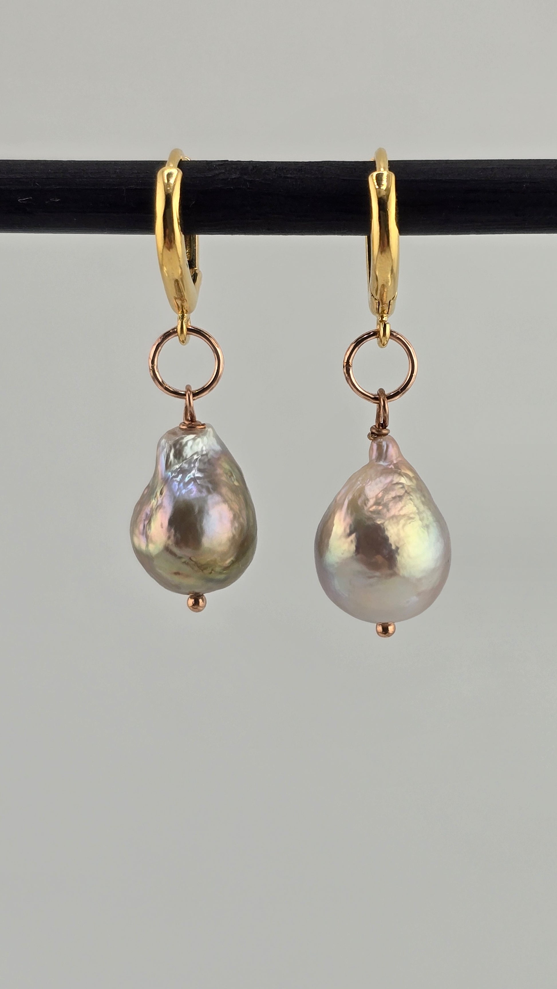 Boucles d oreilles en perles  de culture baroque