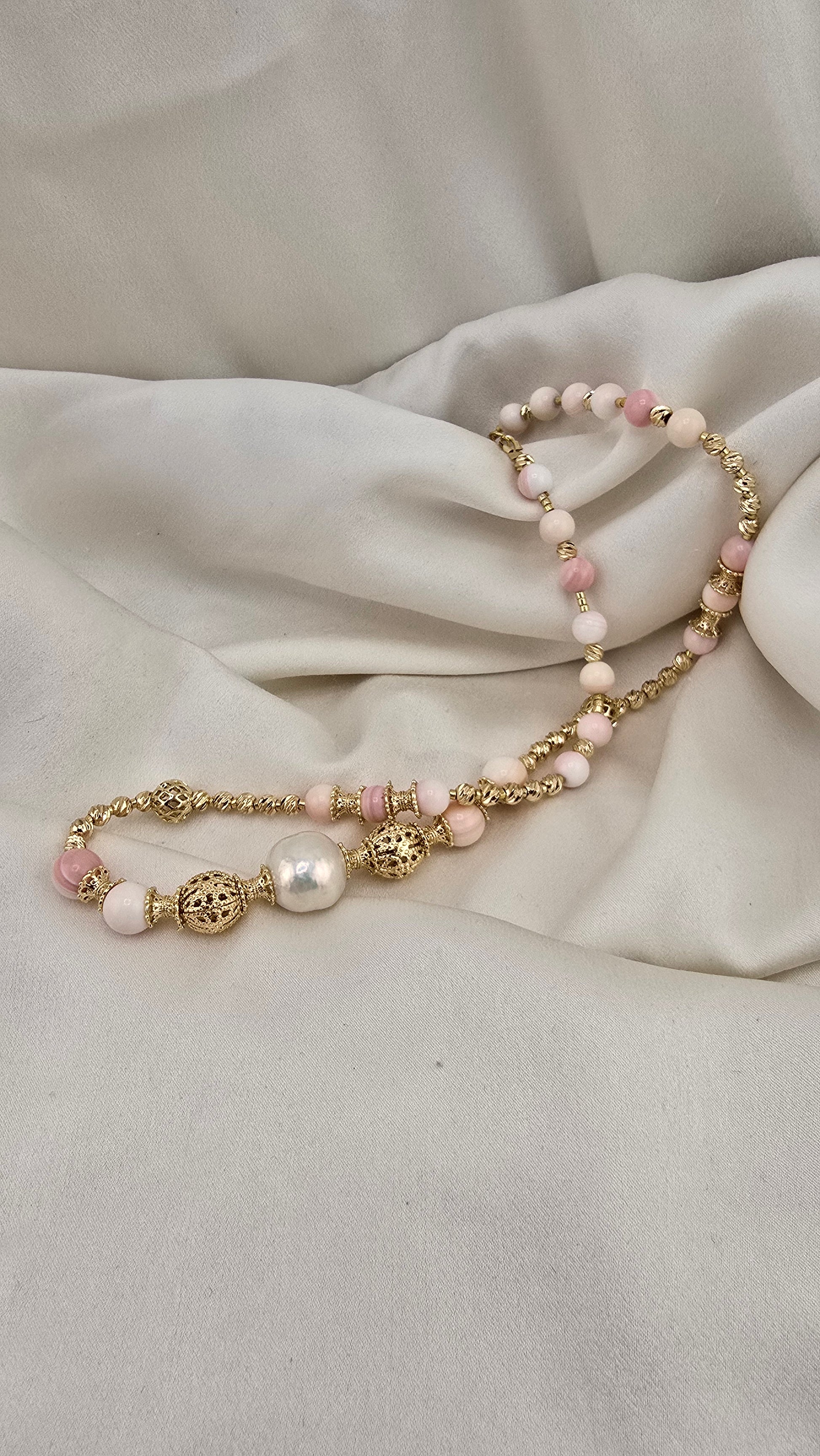 Collier en perles de culture et perles de Lambi