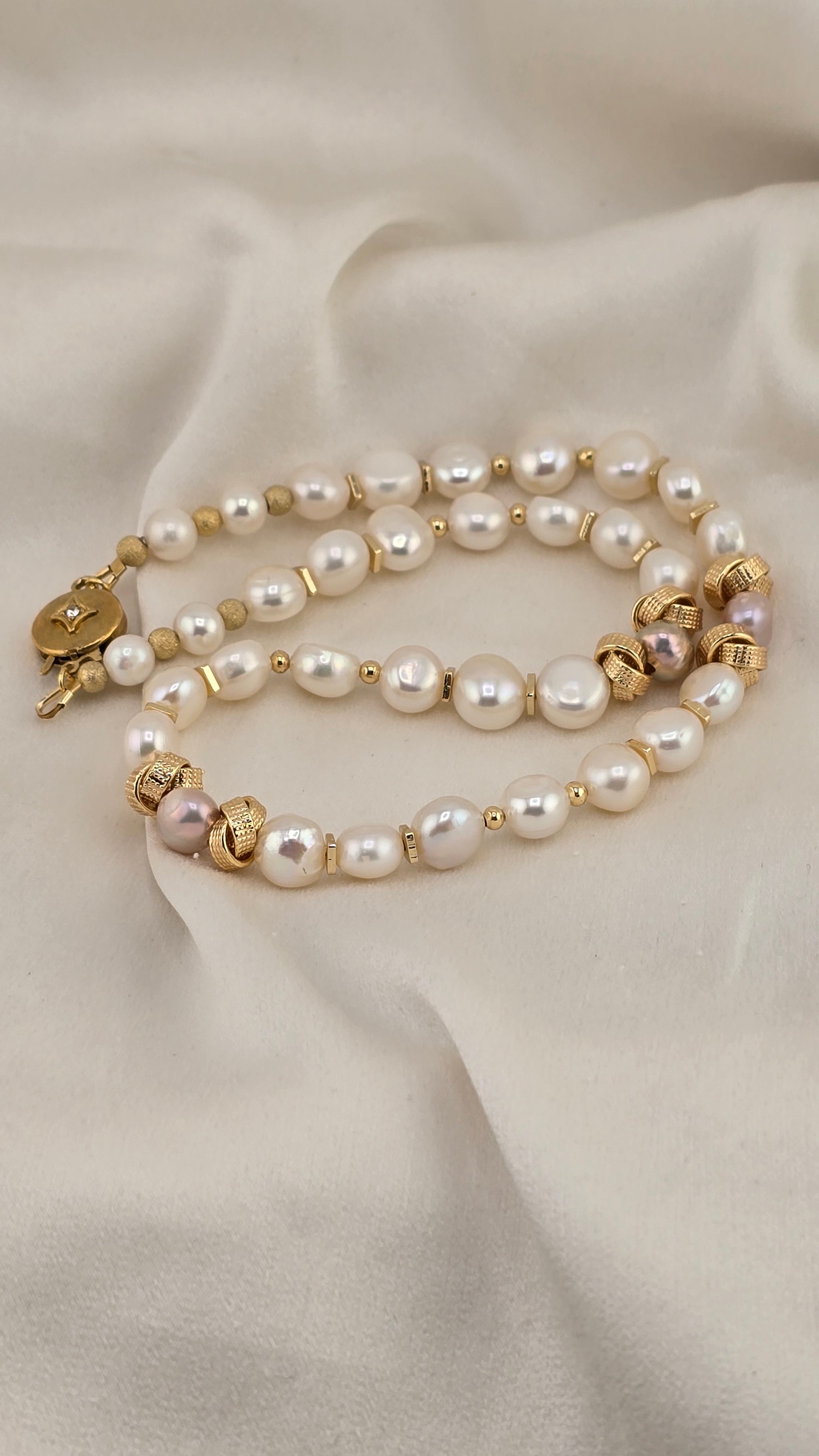 Collier perles de culture baroque et touches rosées