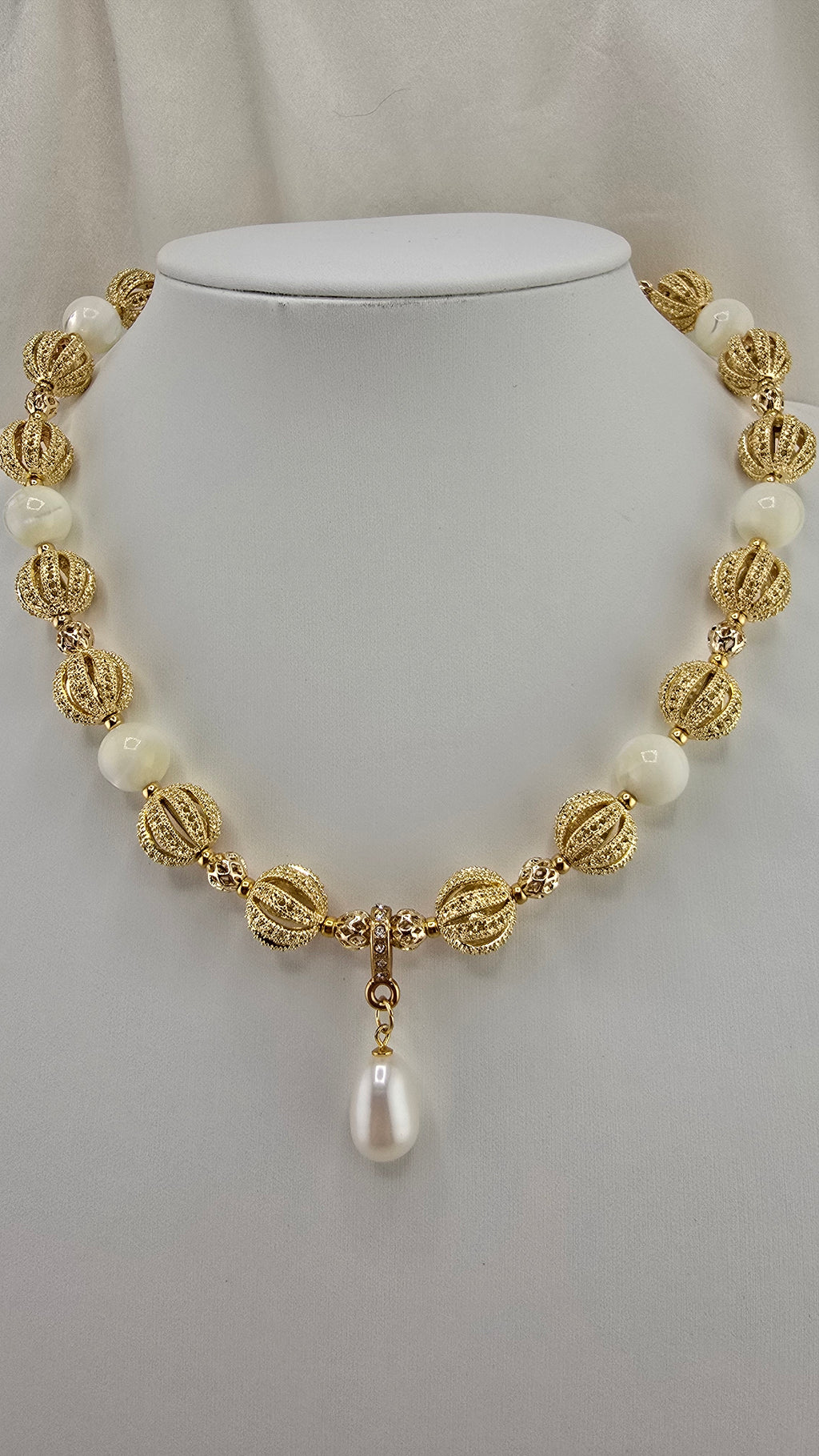Collier en Nacre et pendentif en perle de culture