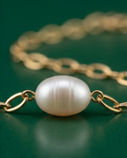 Bracelet chaine or perle de culture  - " Les mains de ma Mère "