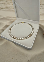 Collier perles de culture grises et Emeraude