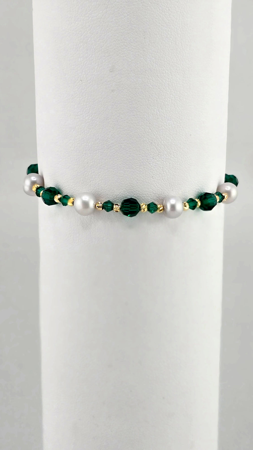 Bracelet en perles de culture et cristaux vert foncé