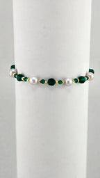 Bracelet en perles de culture et cristaux vert foncé