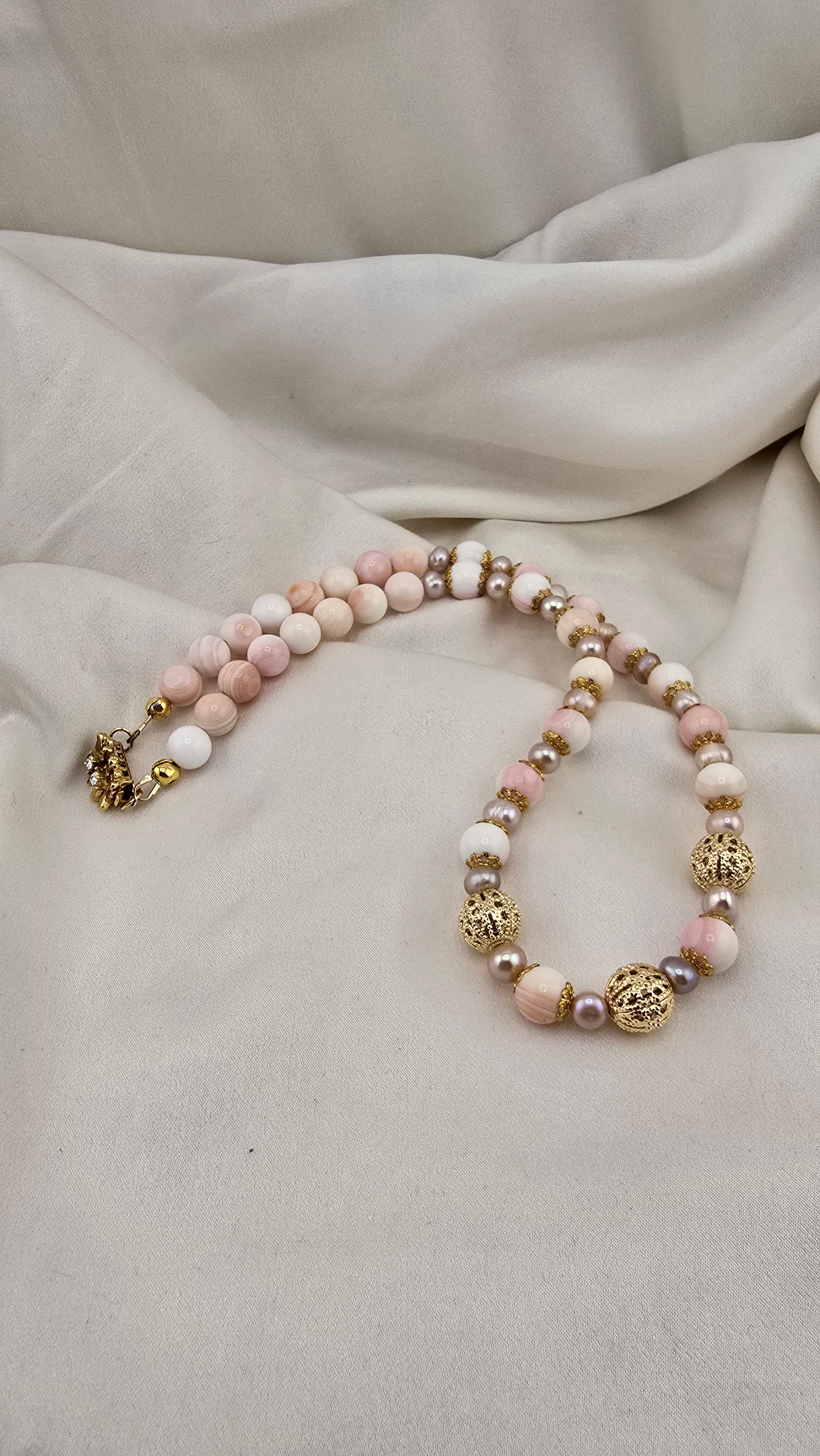 Collier en perles de culture et perles de Lambi