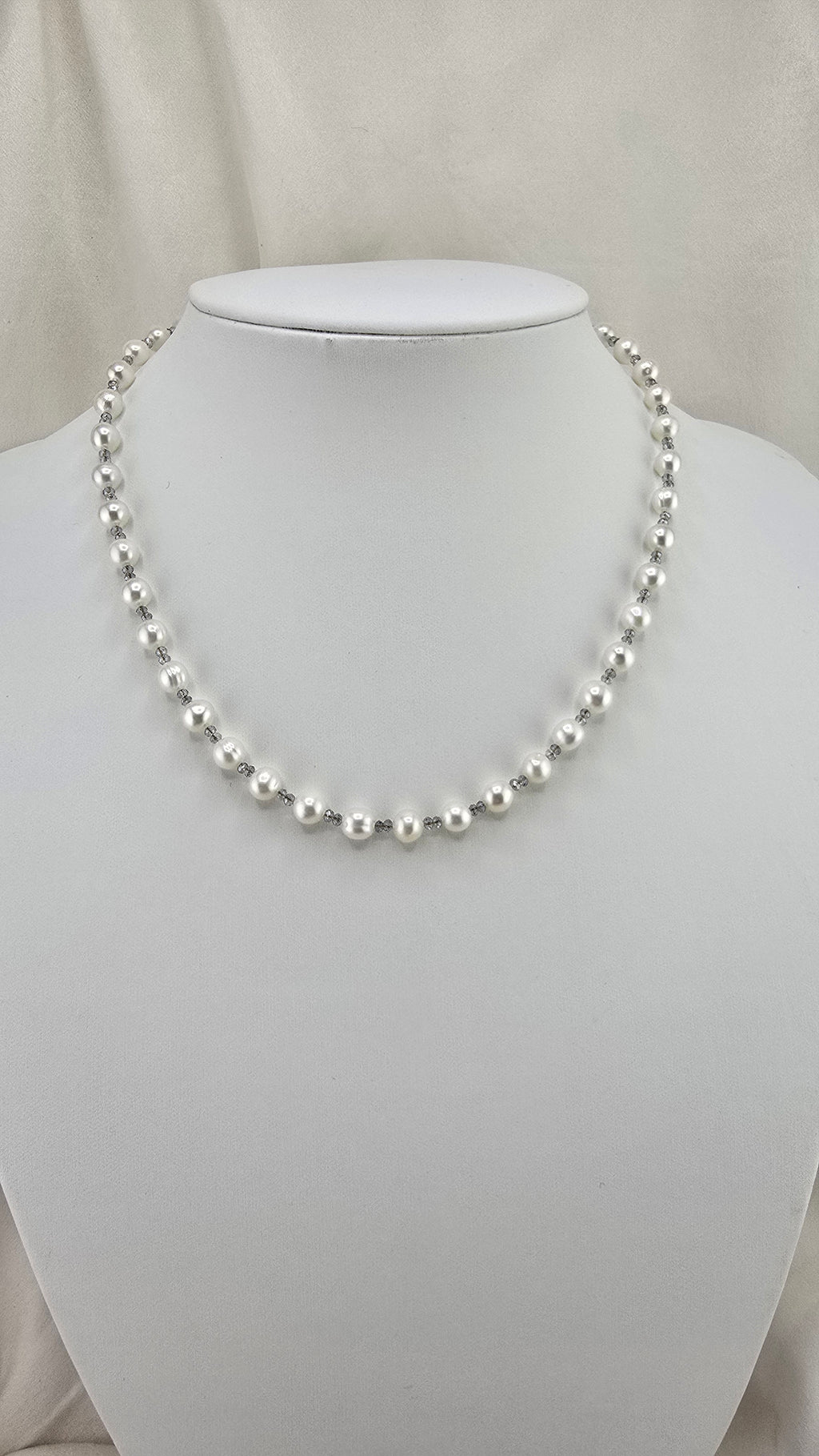 Collier avec perles de culture et Aigue marine dans son coffret prestige