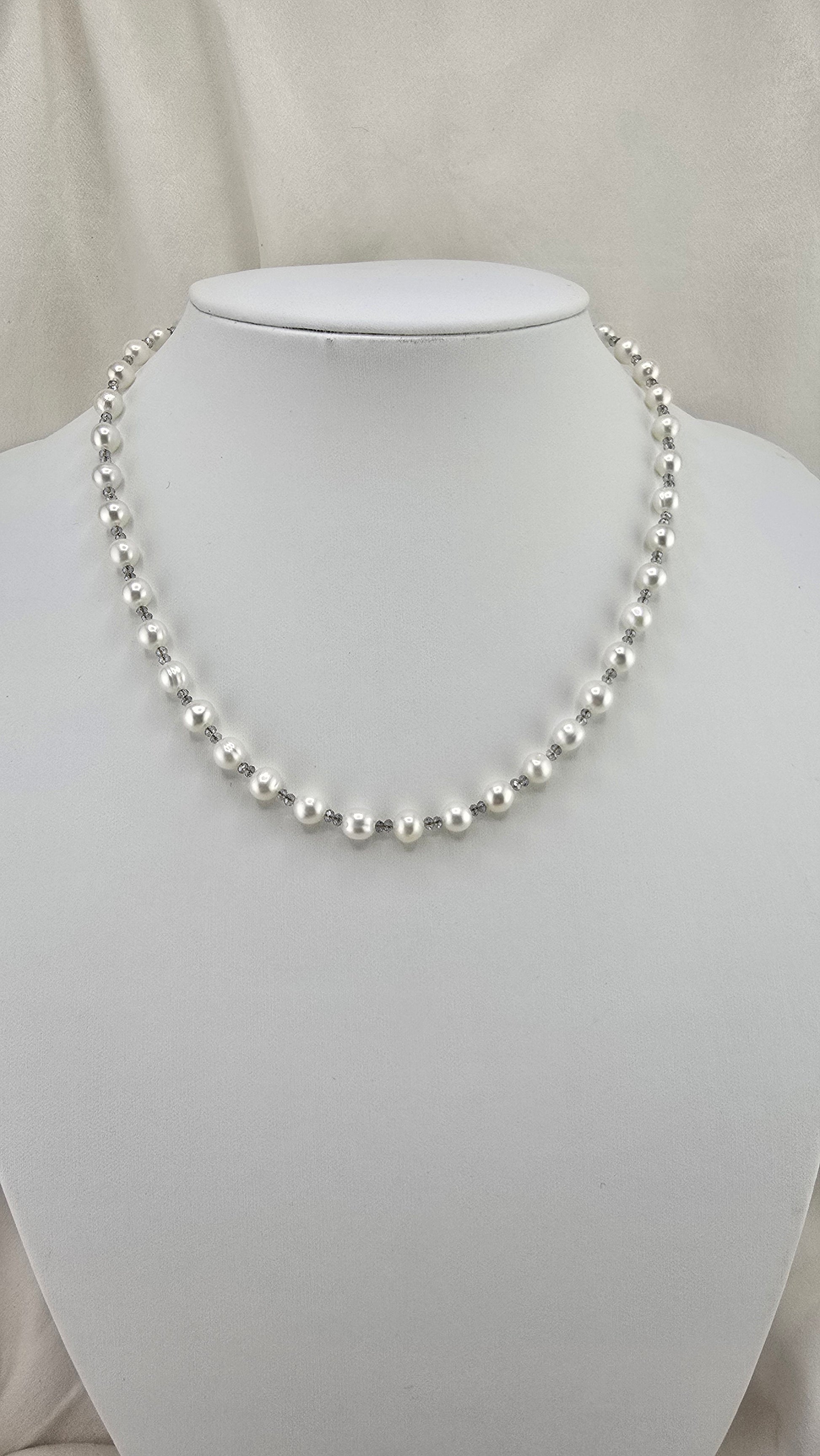 Collier avec perles de culture et Aigue marine dans son coffret prestige