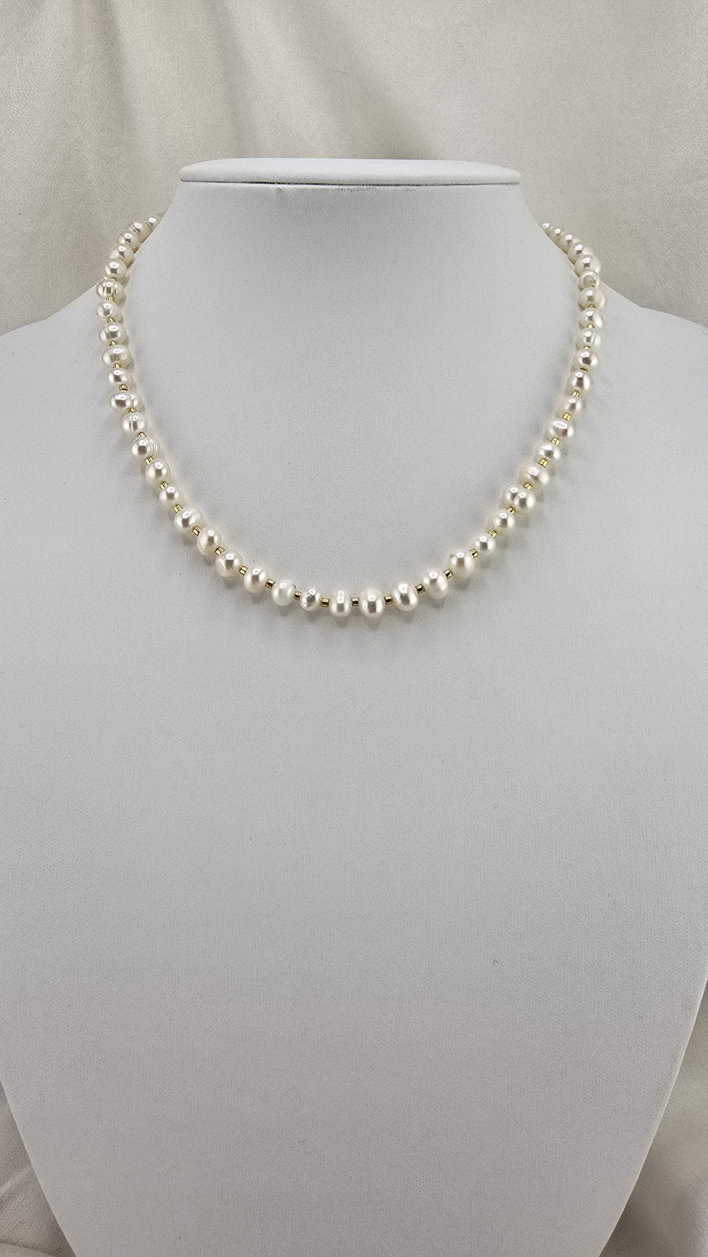 collier de perles de culture dans son écrin