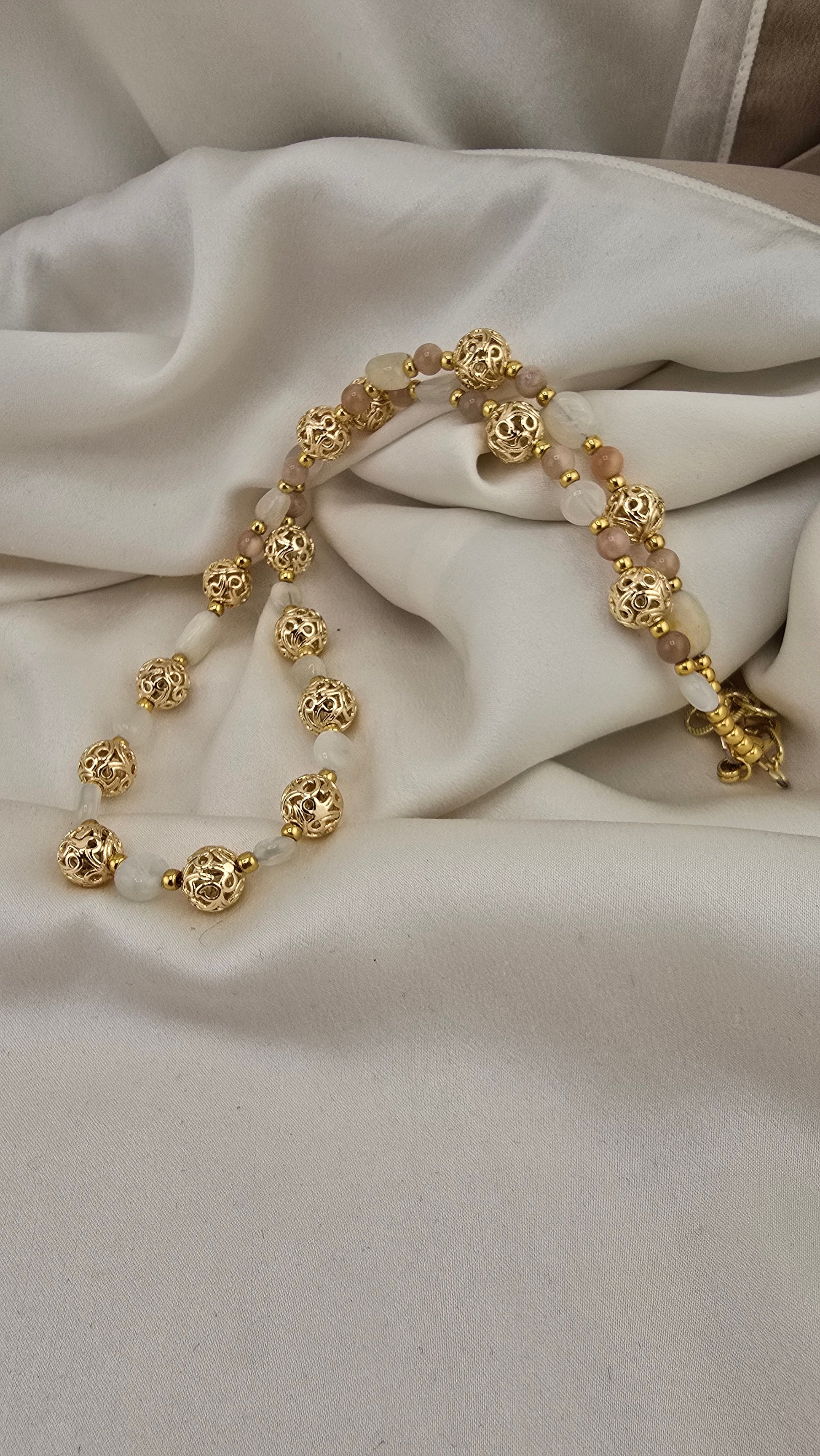 Collier en pierre de lune et plaqué or