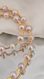 Collier ras du cou en perles de culture rose dans son écrin