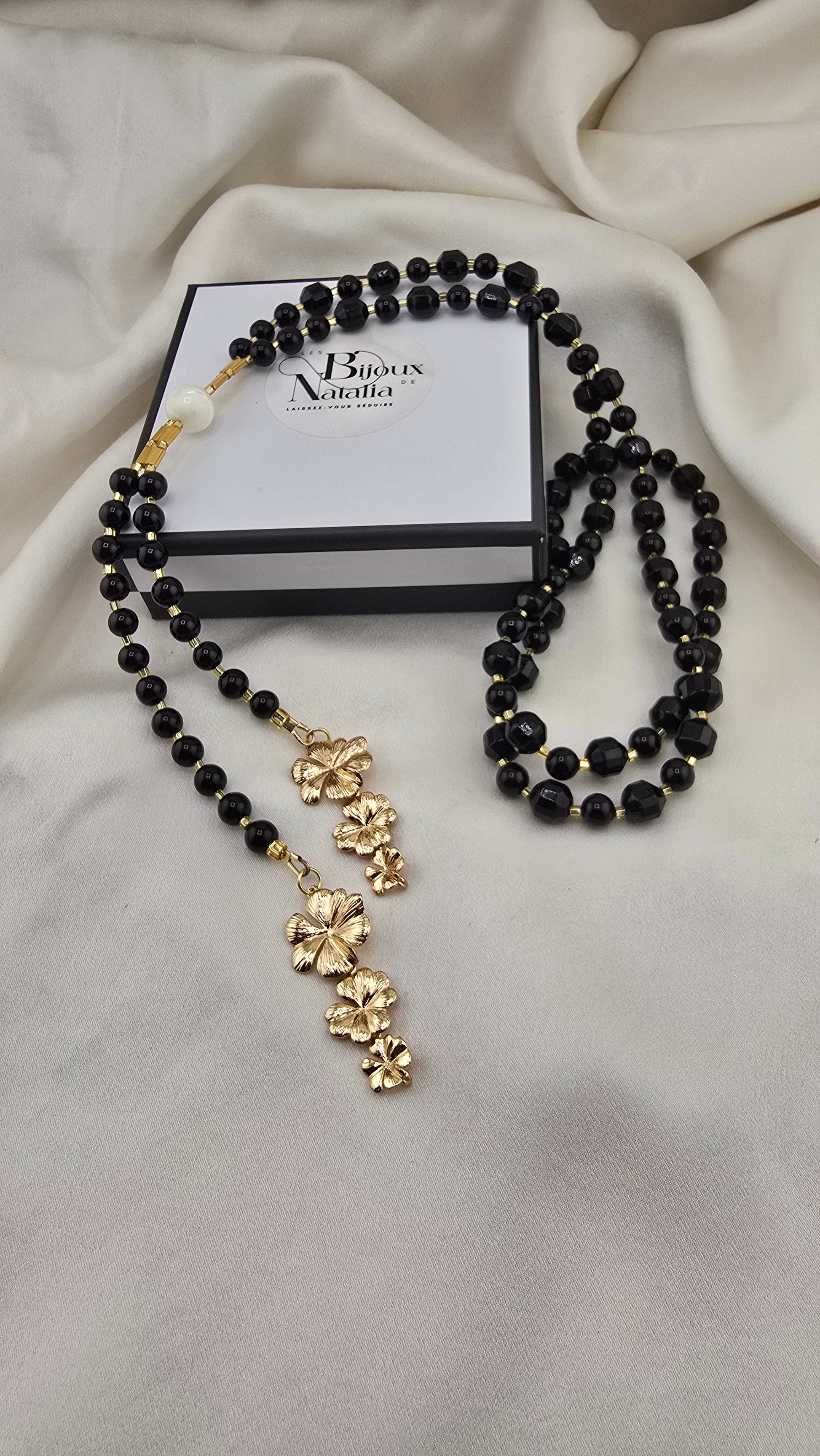 sautoir en ONYX et perle blanche en Nacre