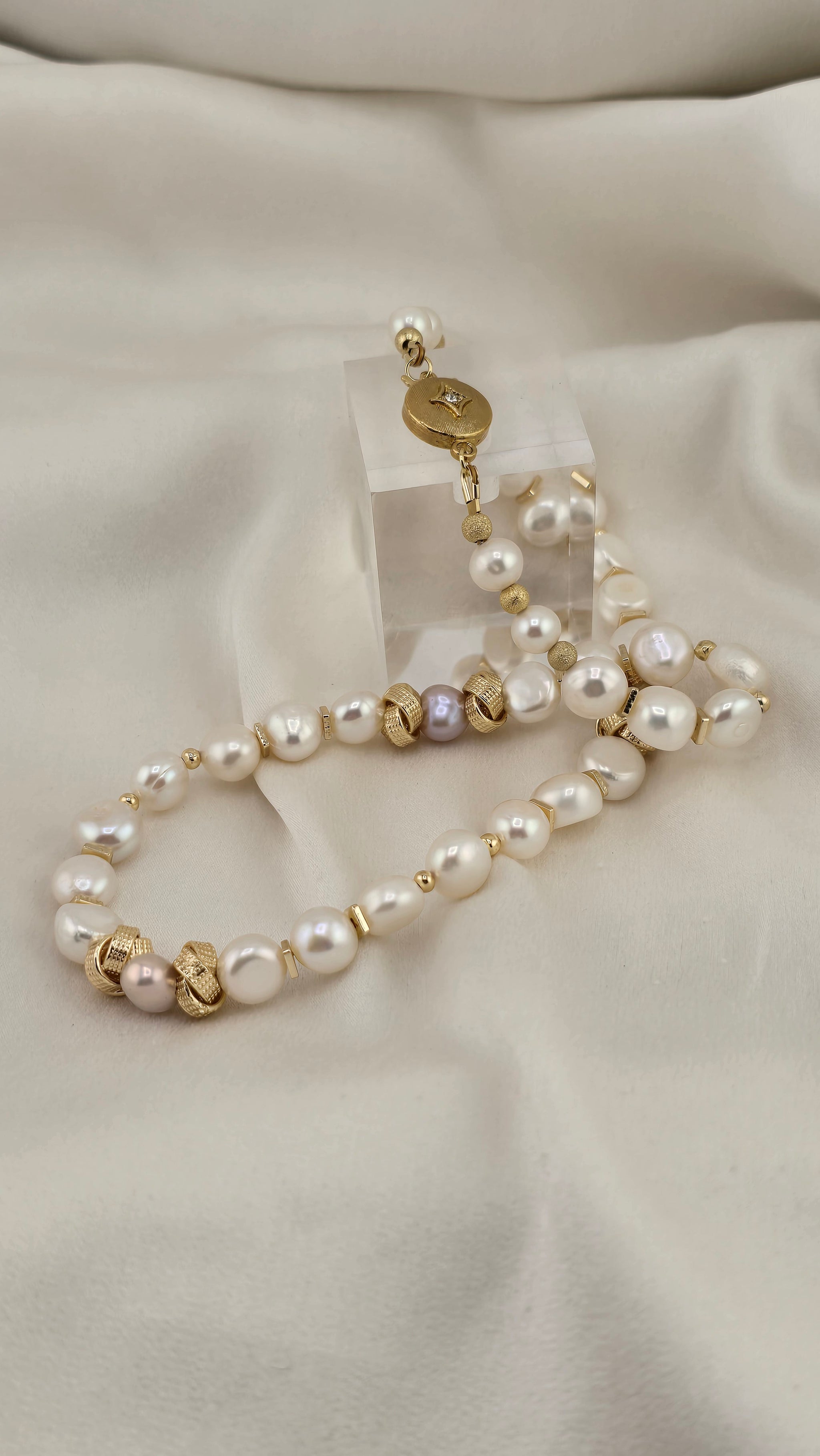 Collier perles de culture baroque et touches rosées